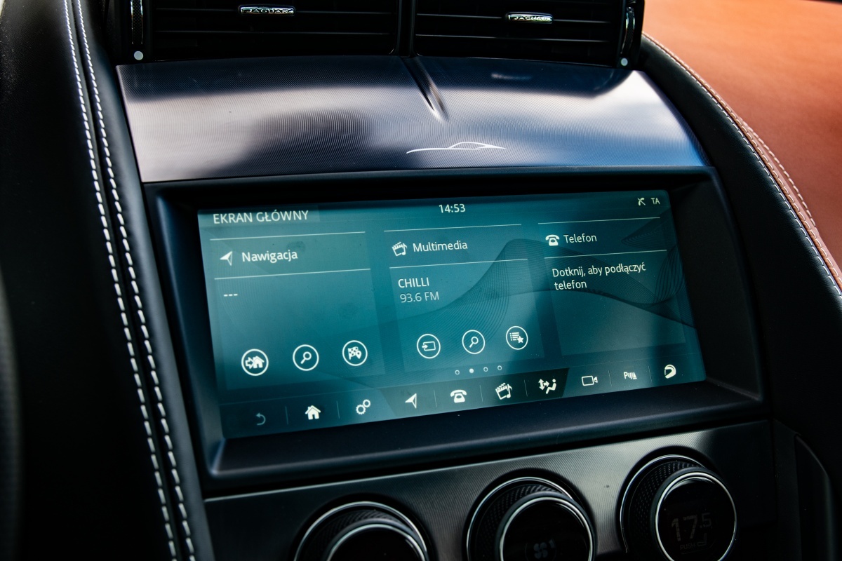 Jaguar F-Type multimedia