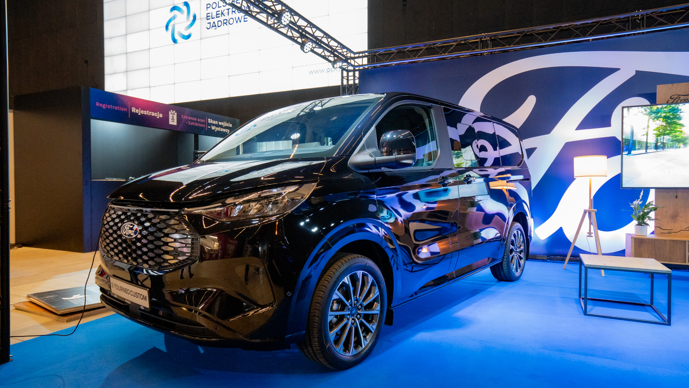 Ford E-Tourneo Custom