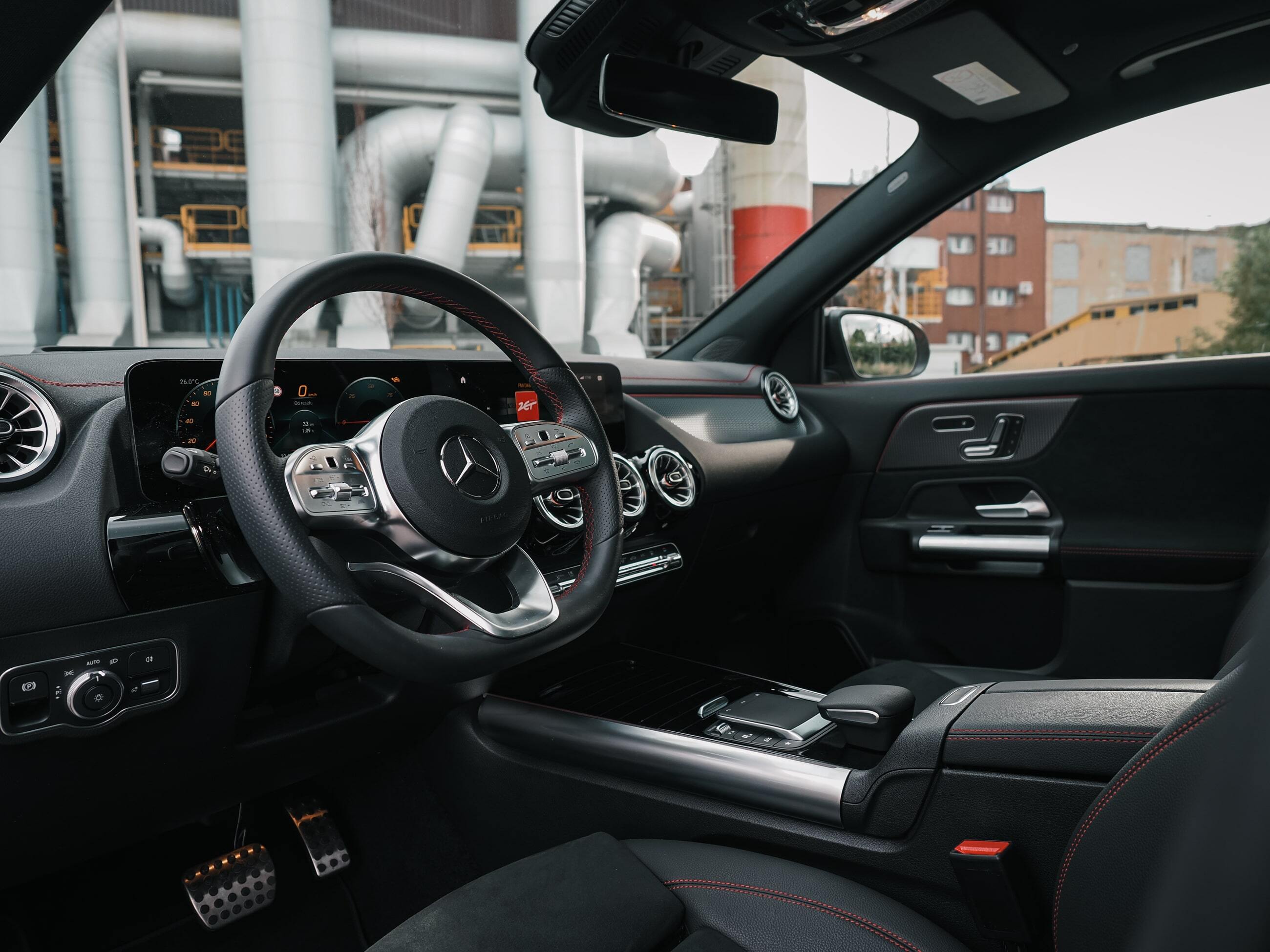 Mercedes EQA 300 4matic wnętrze