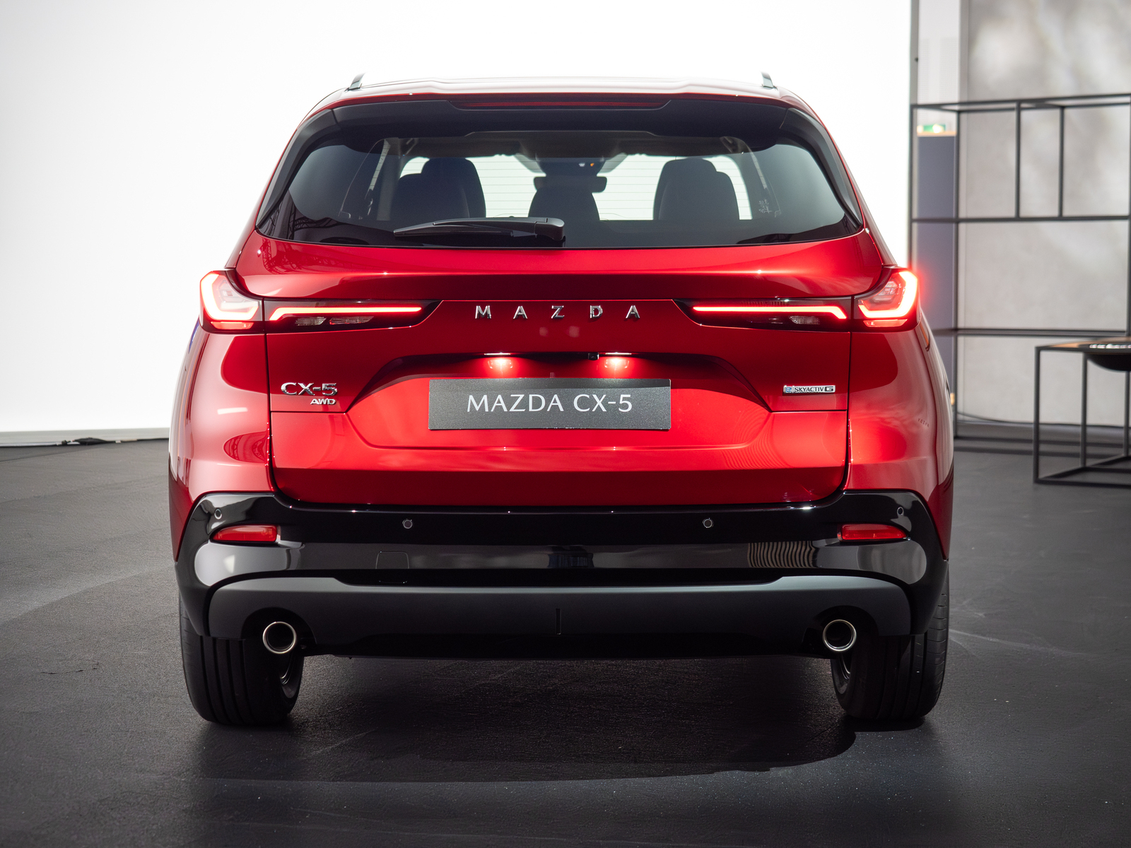Nowa Mazda CX5 tył samochodu klapa bagażnika