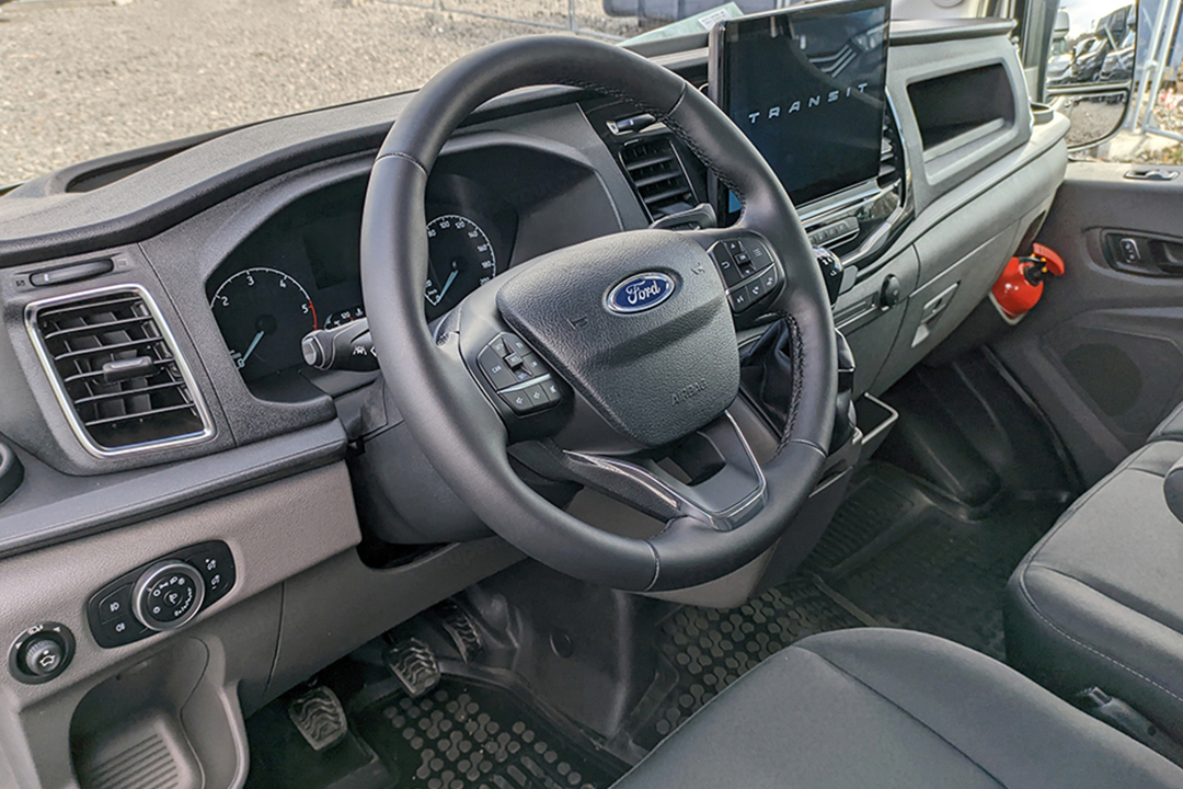 Ford Transit wnętrze