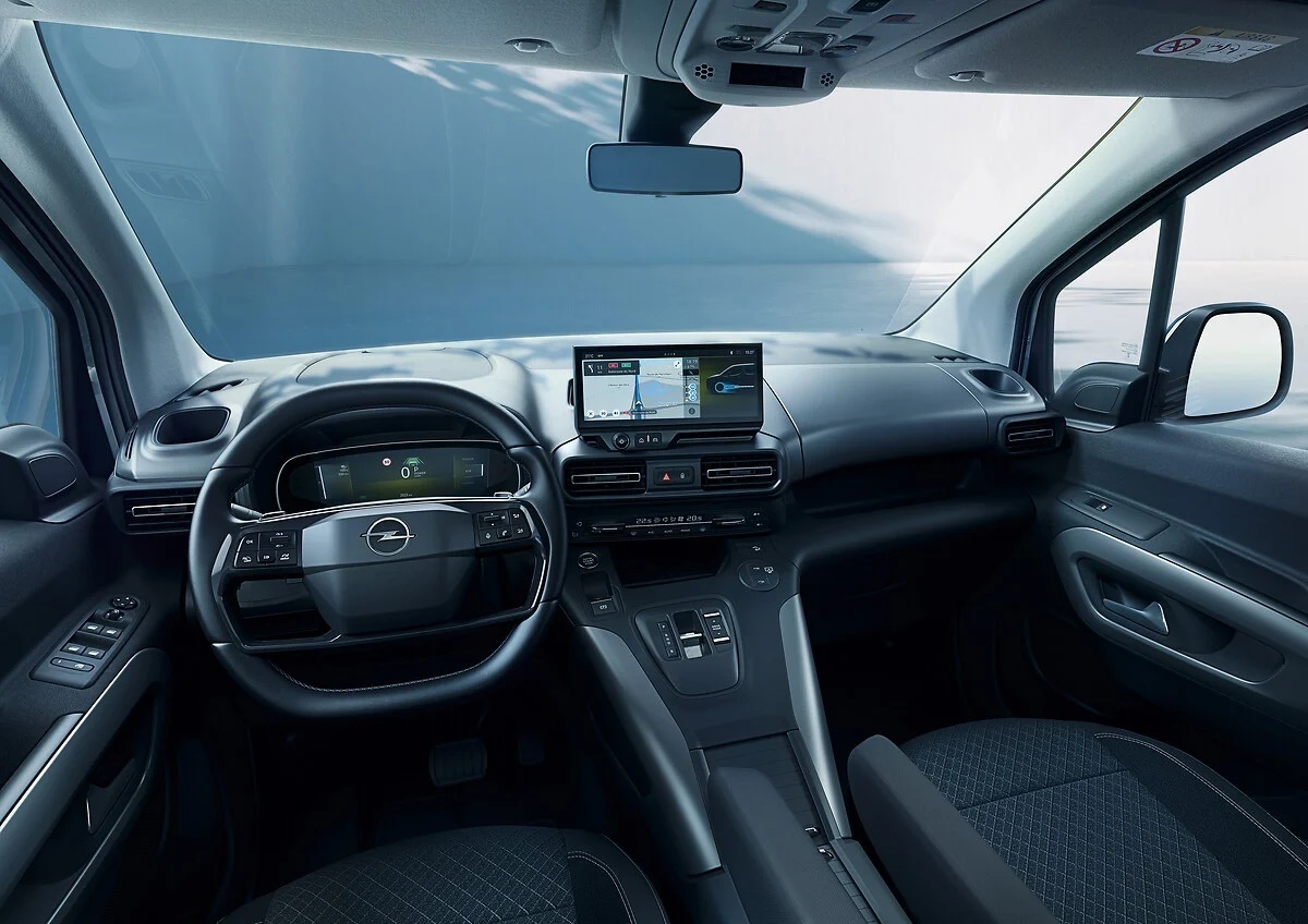 Opel Combo Electric wnętrze