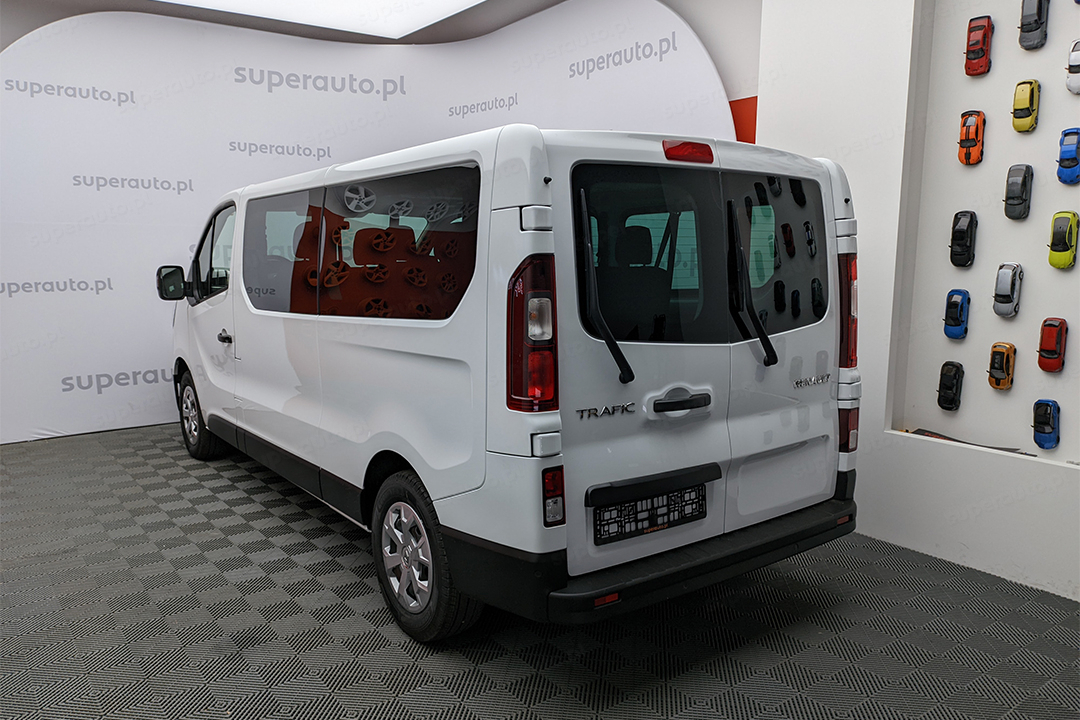 Renault Trafic tył