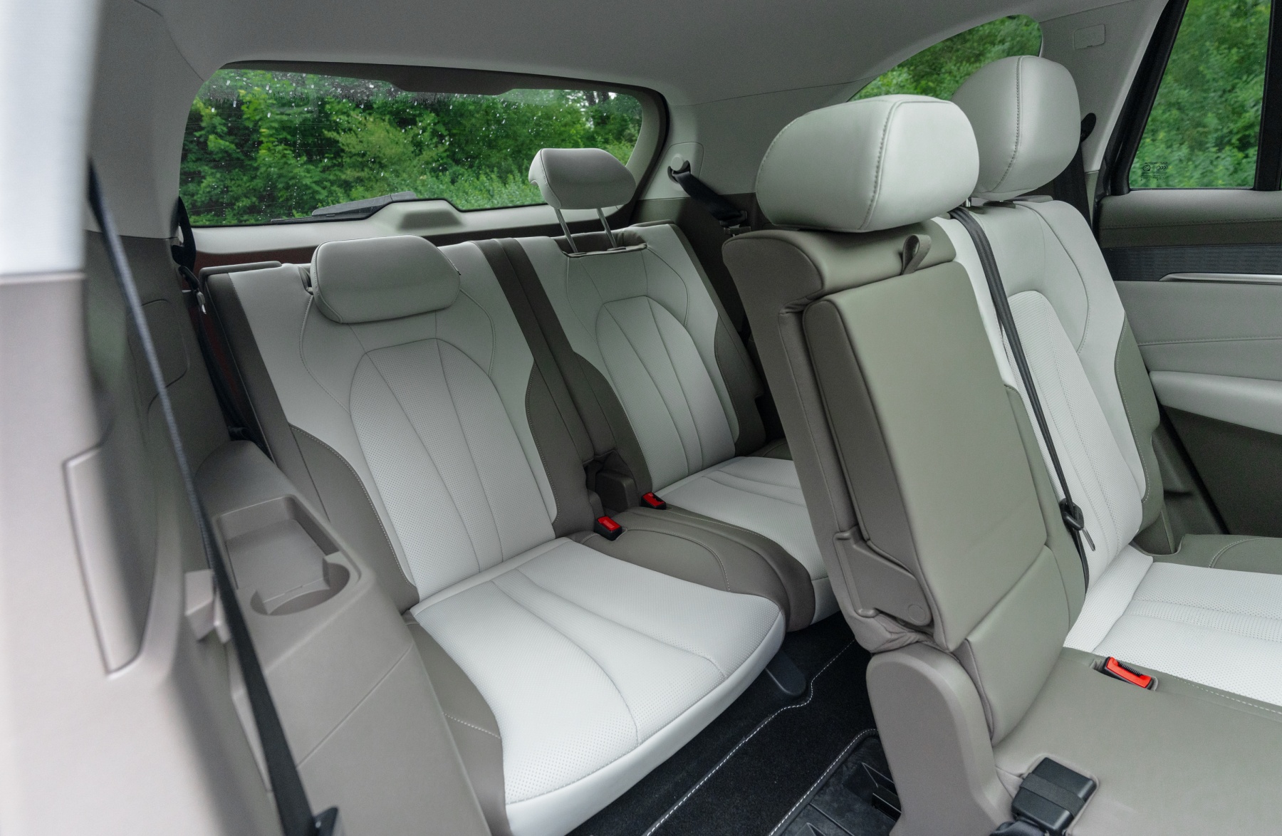 MG S9 PHEV trzeci rząd