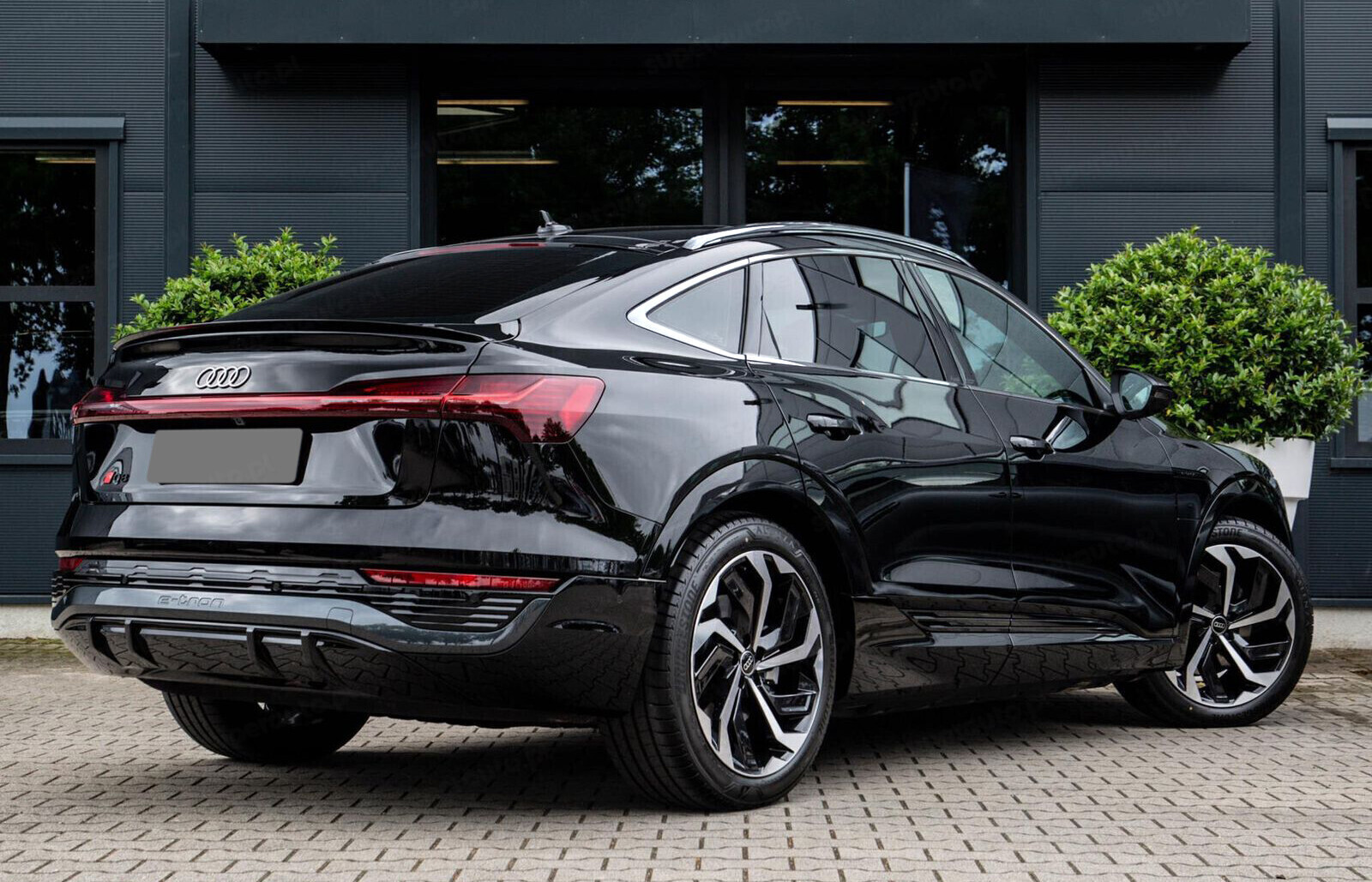 Audi Q8 e-tron Sportback tył
