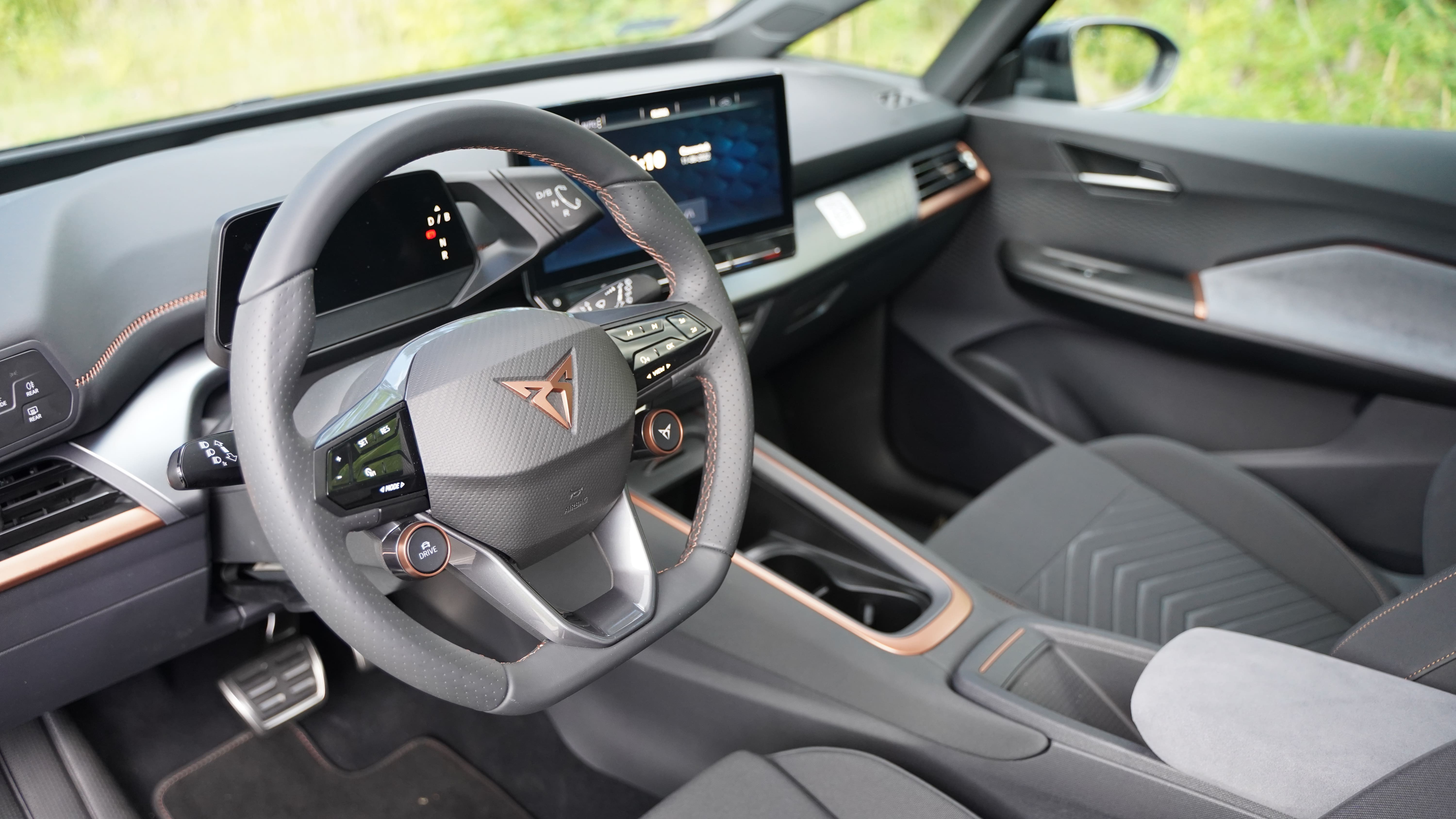Cupra Born wnętrze