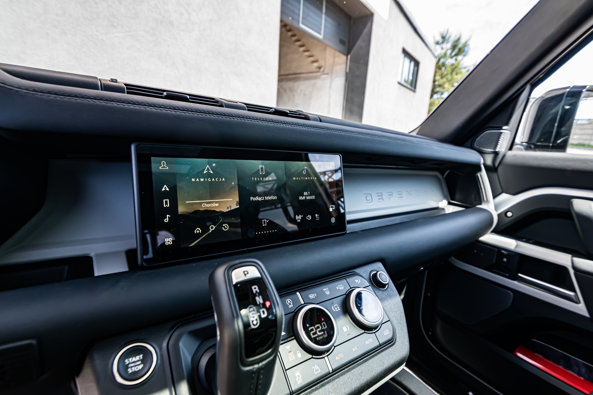 Land Rover Defender multimedia