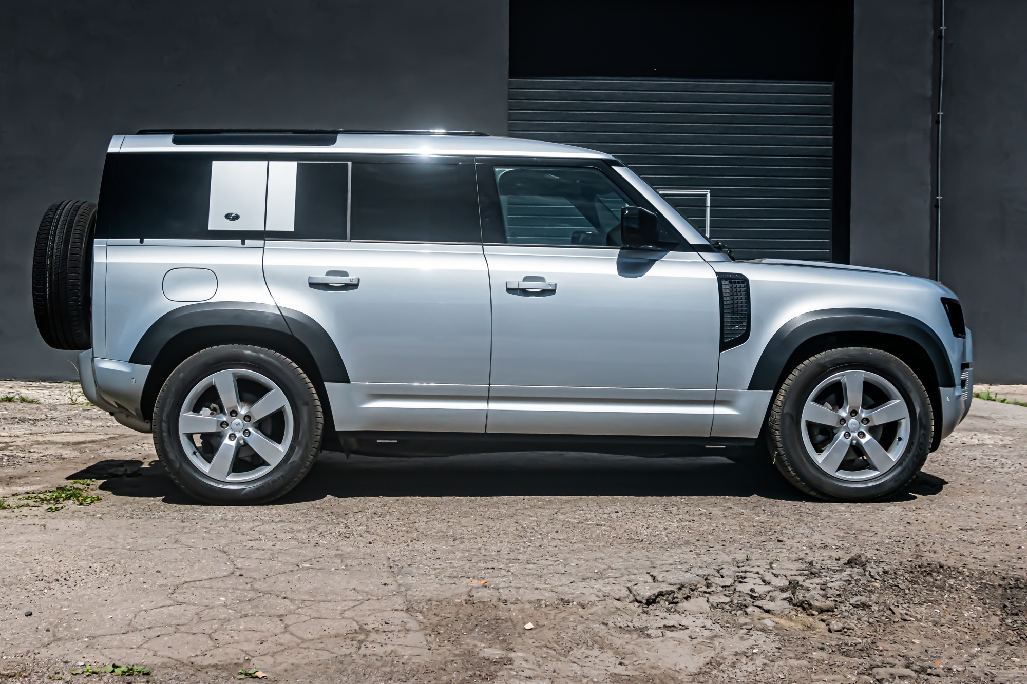 Land Rover Defender 110 sylwetka