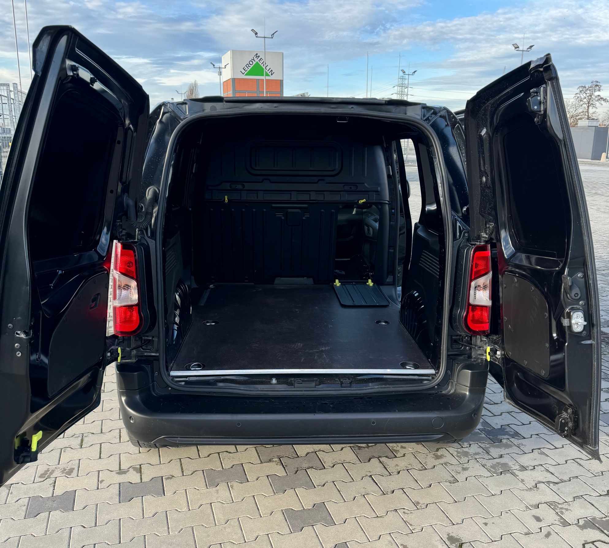 Fiat Doblo Van przestrzeń ładunkowa