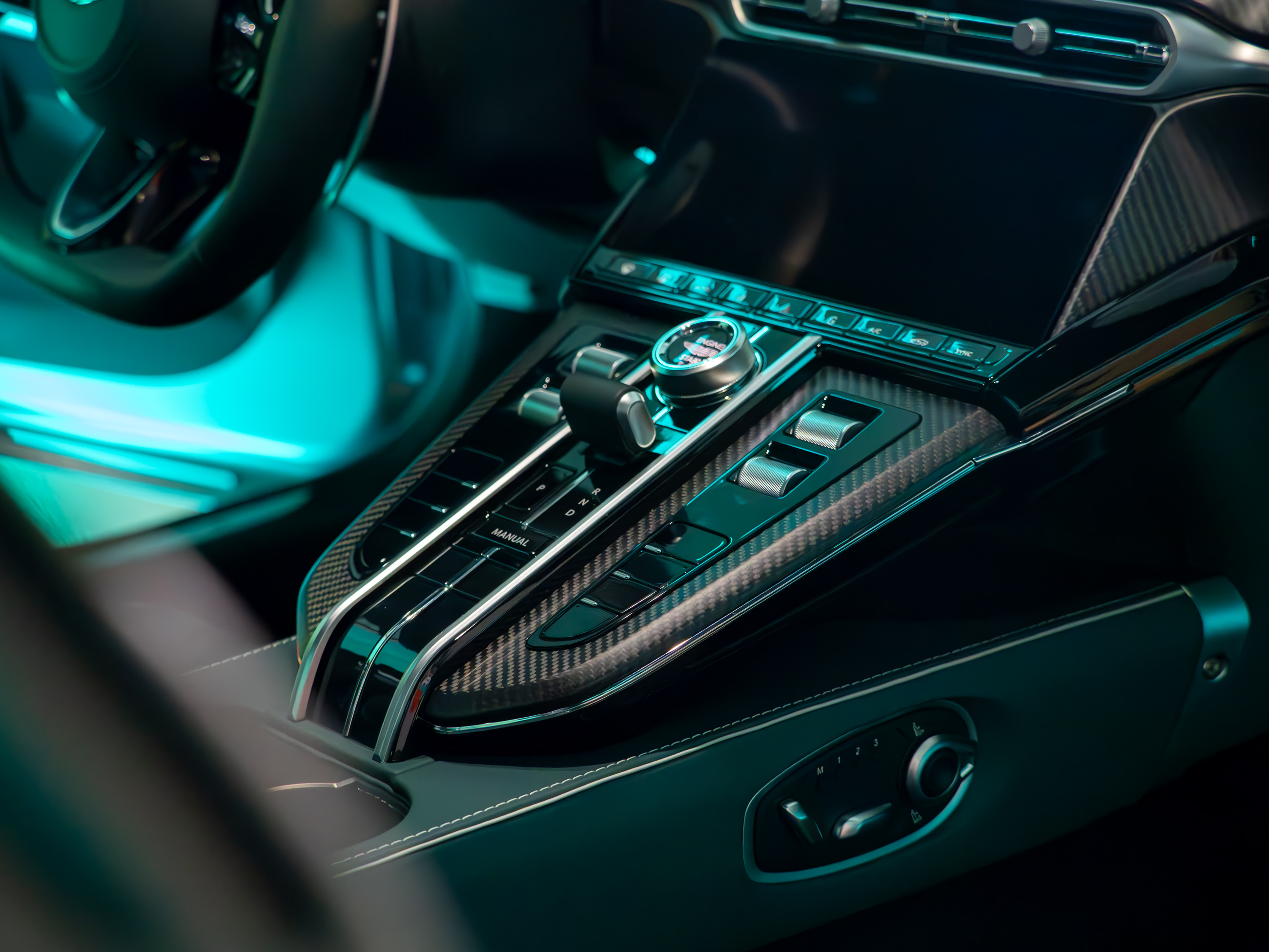 Aston Martin 2024 vantage wnętrze lifting