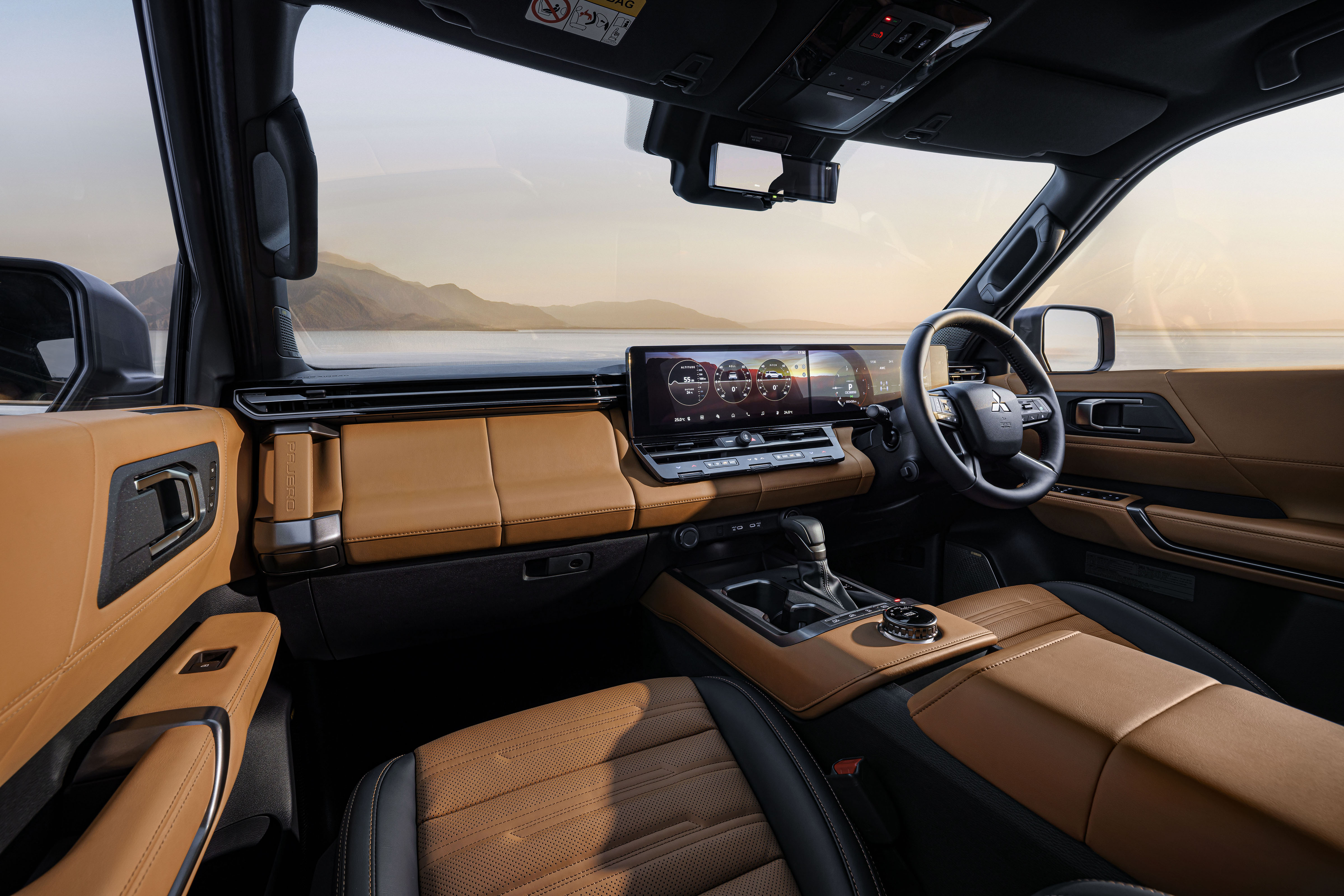 Mitsubishi Pajero wnętrze