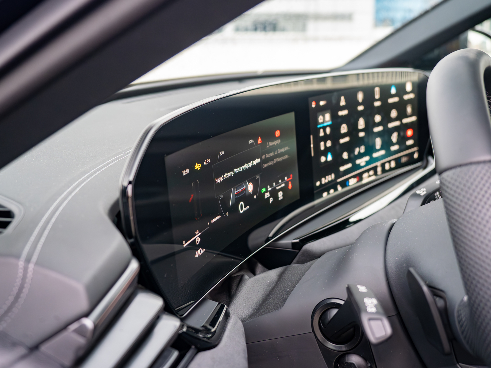 Audi A5 Avant 2025 wnętrze ekrany