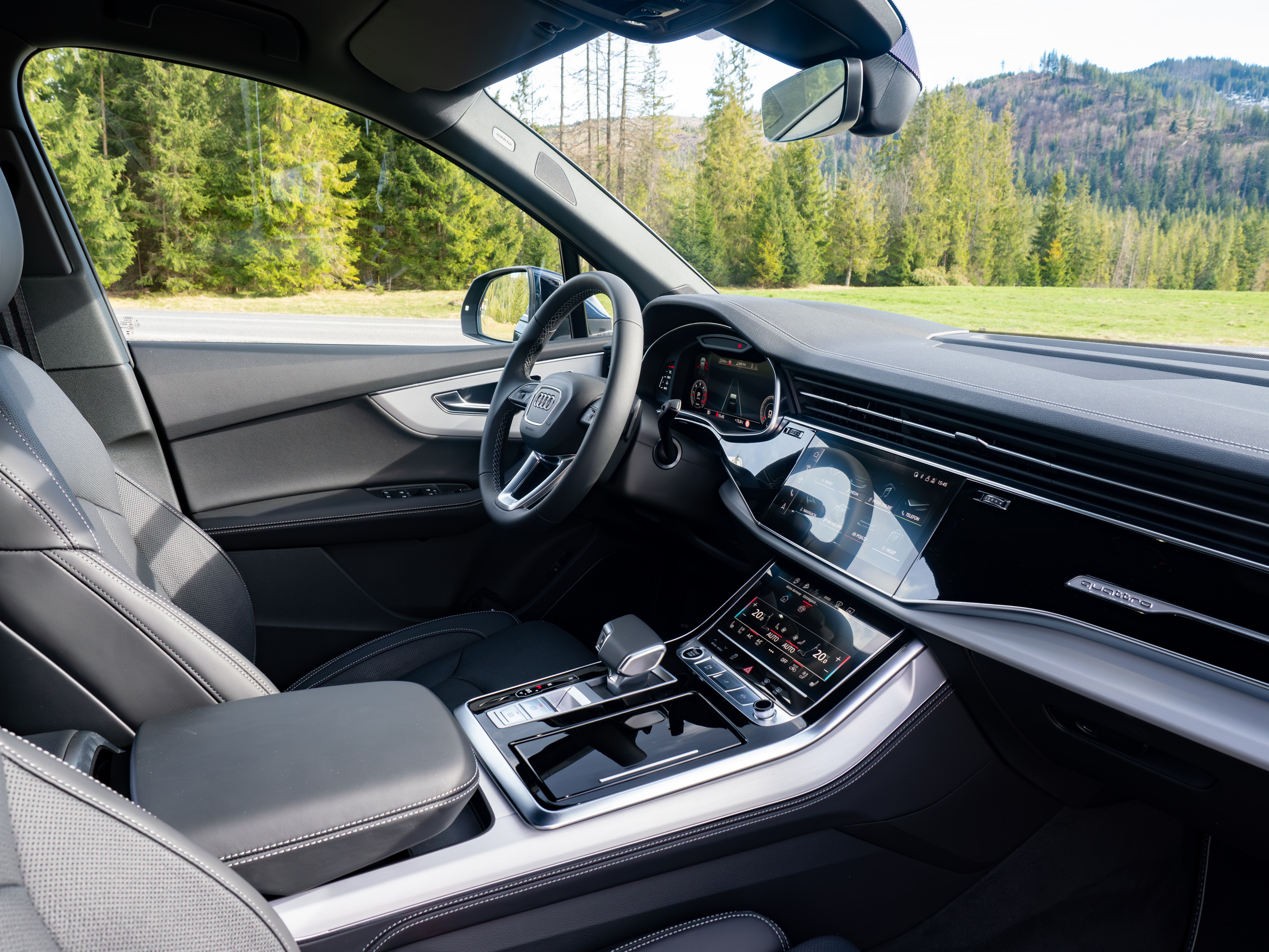 Audi Q7 wnętrze