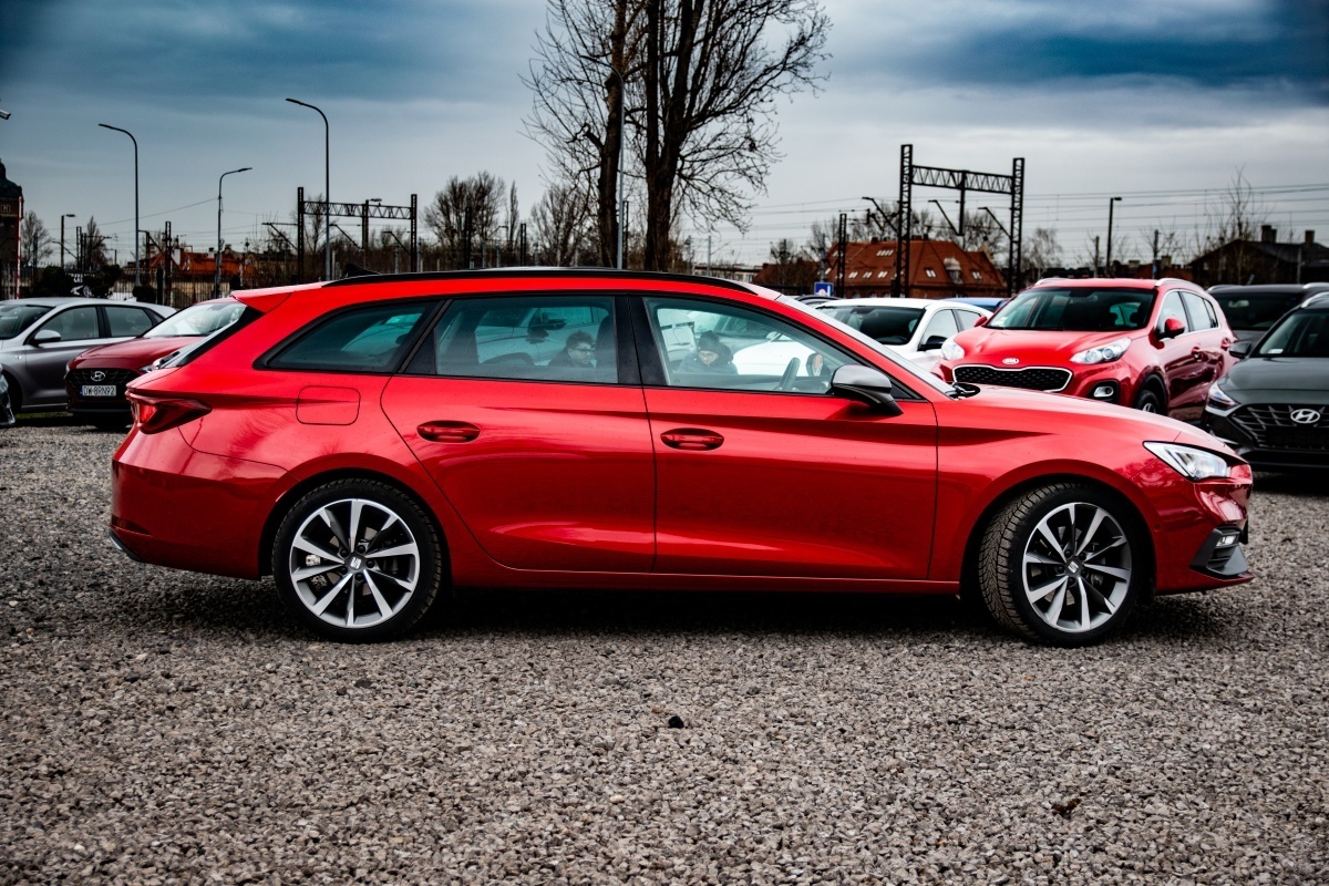 Seat Leon ST FR 2023 sylwetka