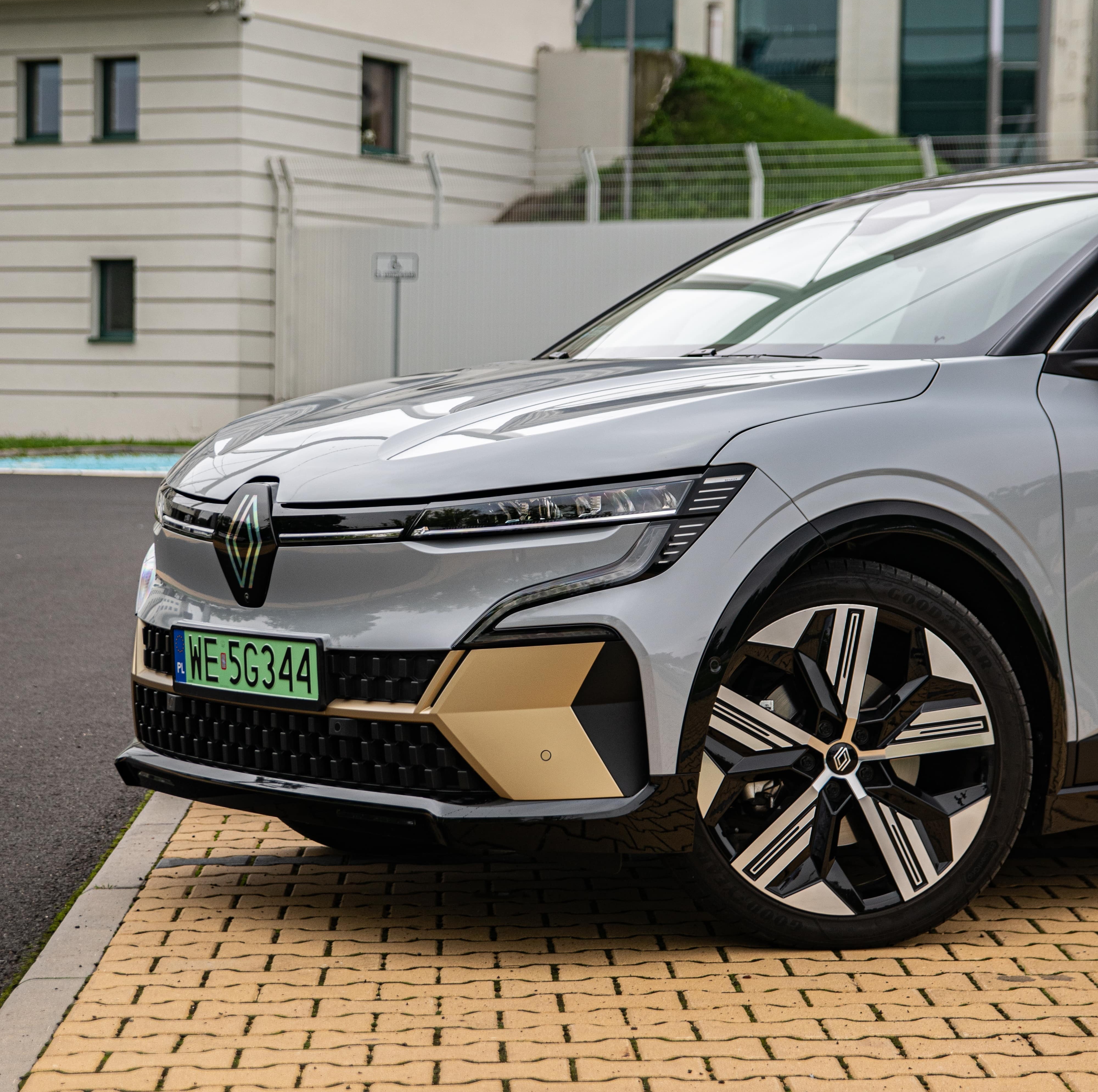 Megane E-Tech przód