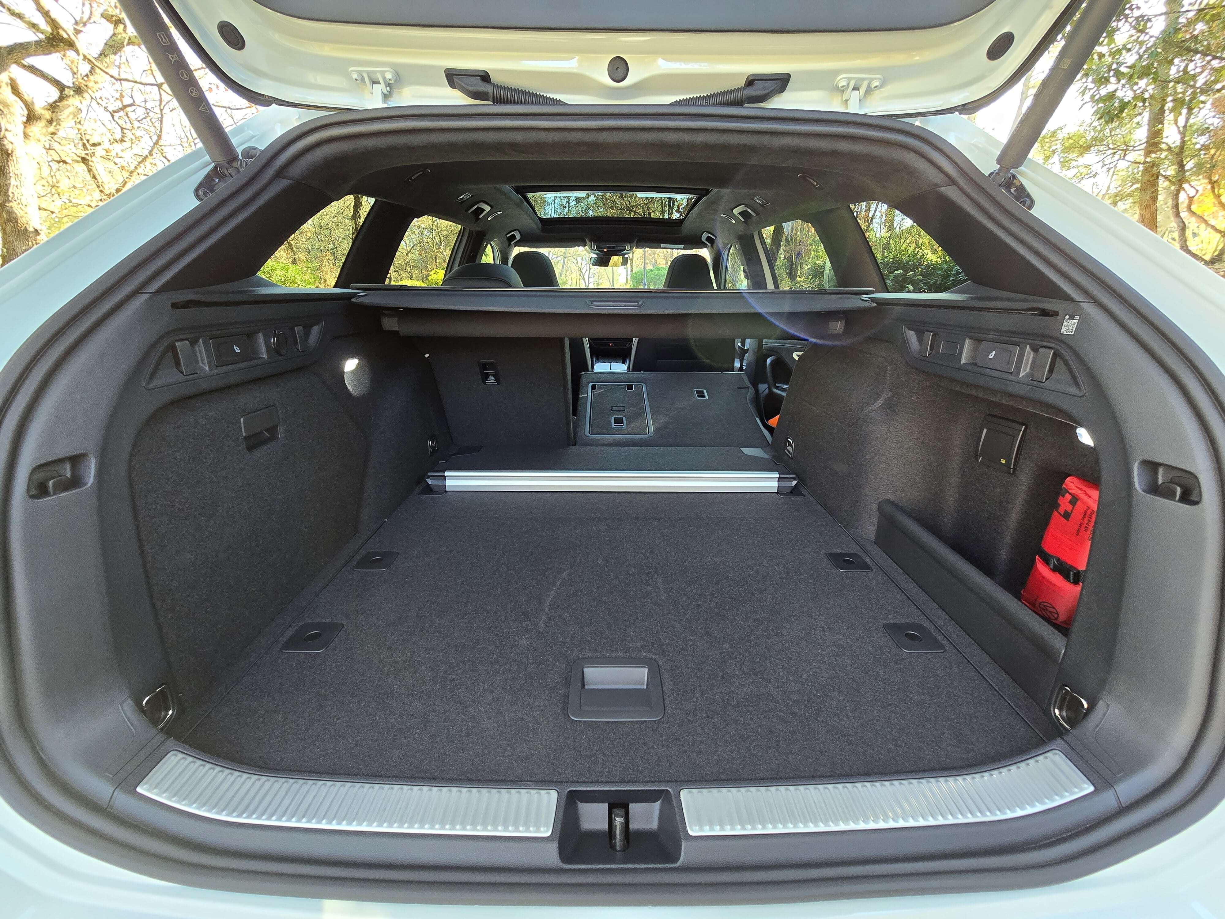 Bagażnik VW Passat 2024