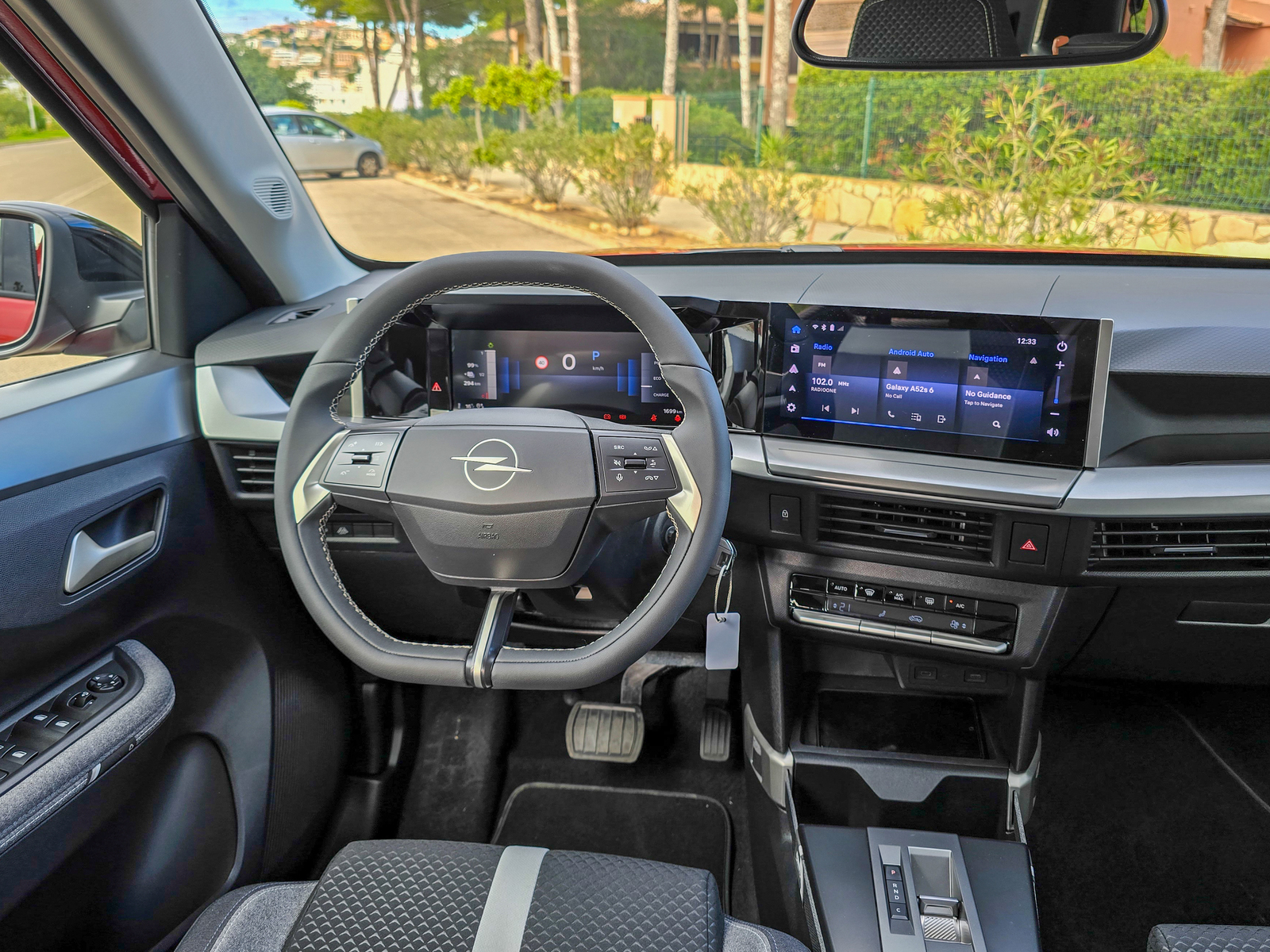 Opel Frontera 2024 wnętrze