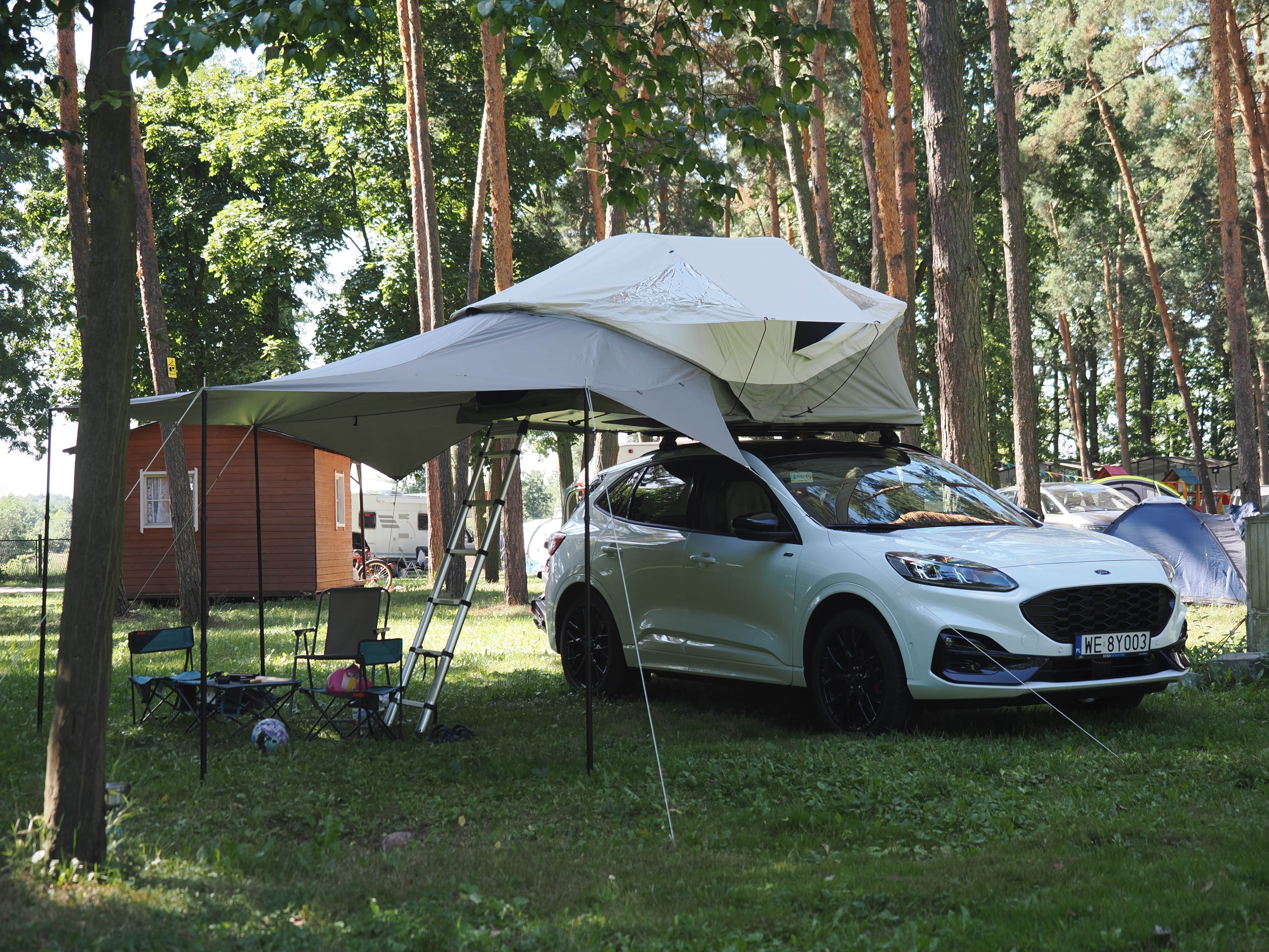 Ford Kuga z namiotem dachowym thule