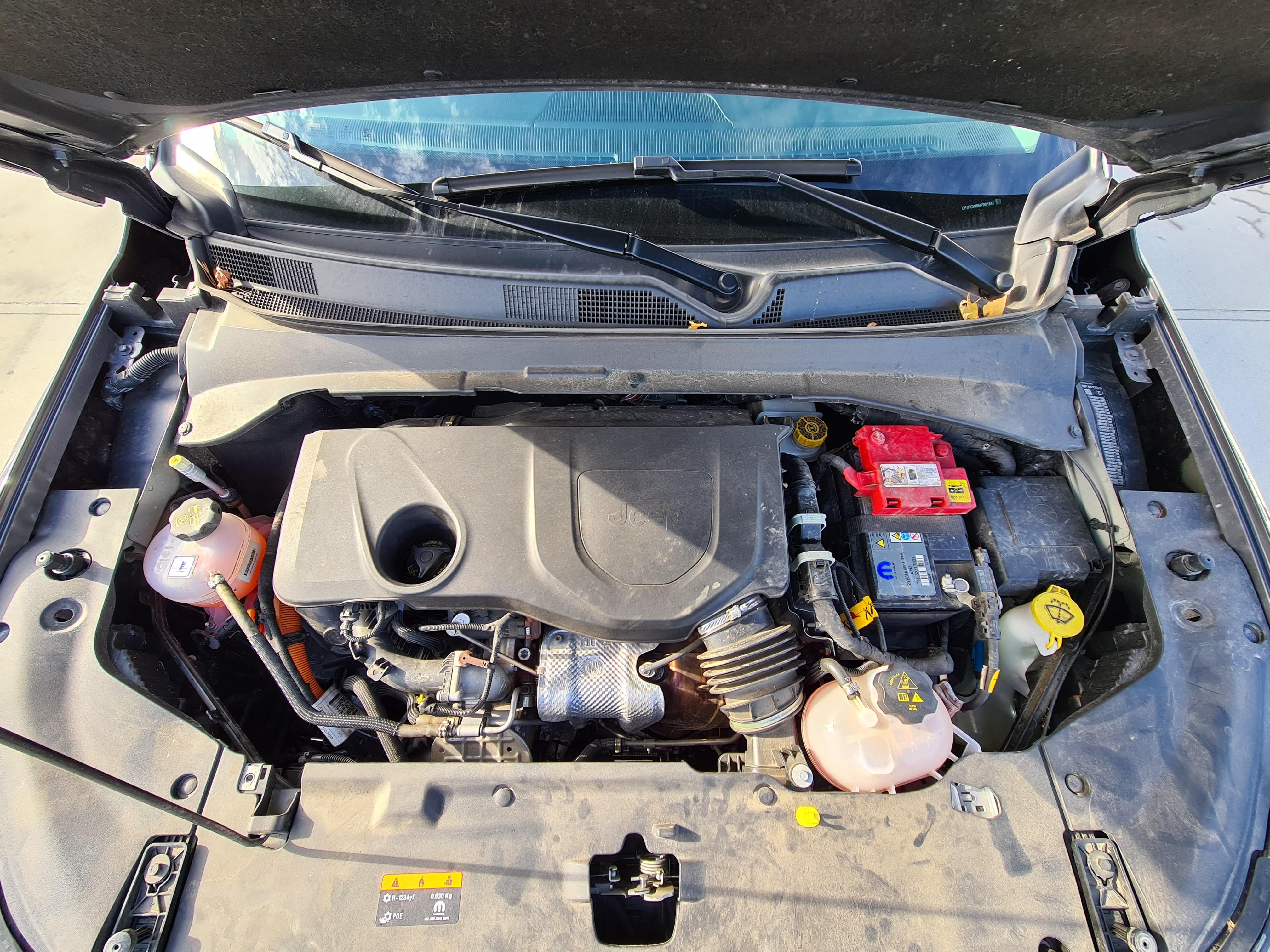 Jeep COmpass 4XE 4x4. silnik