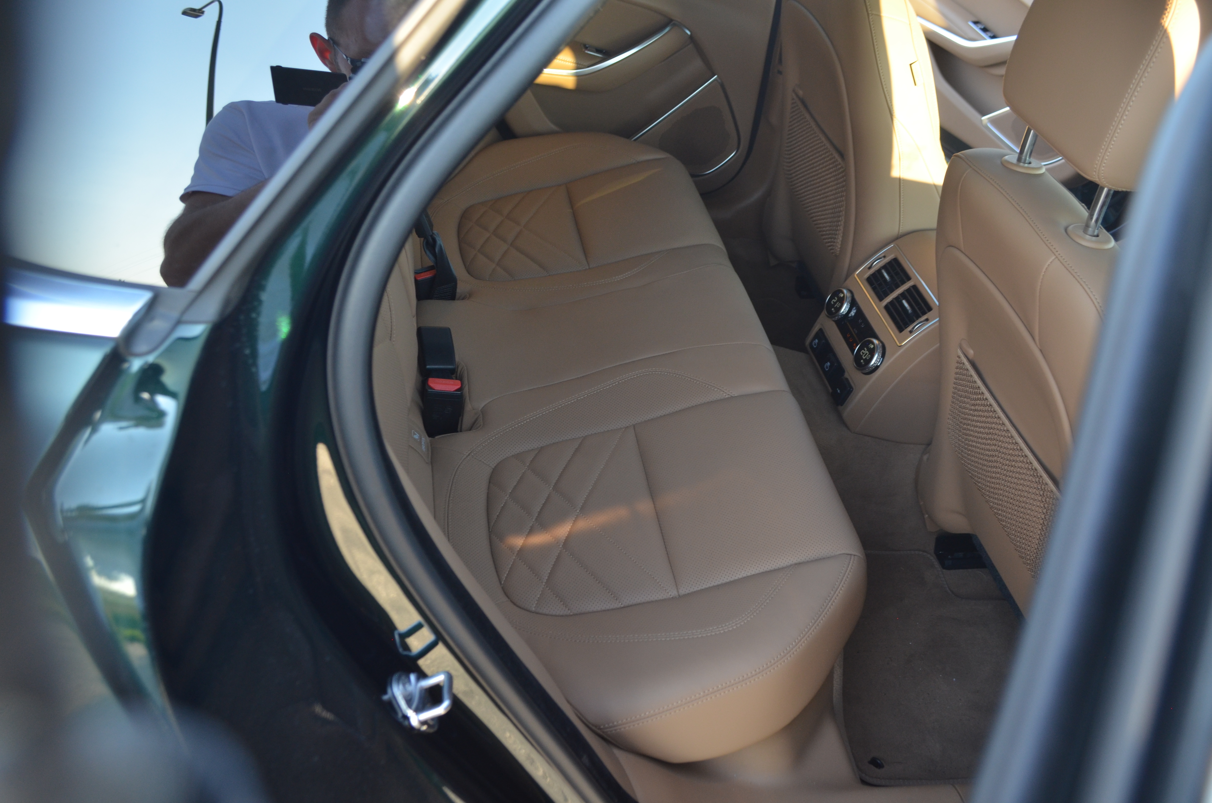 Jaguar XF - tylna kanapa