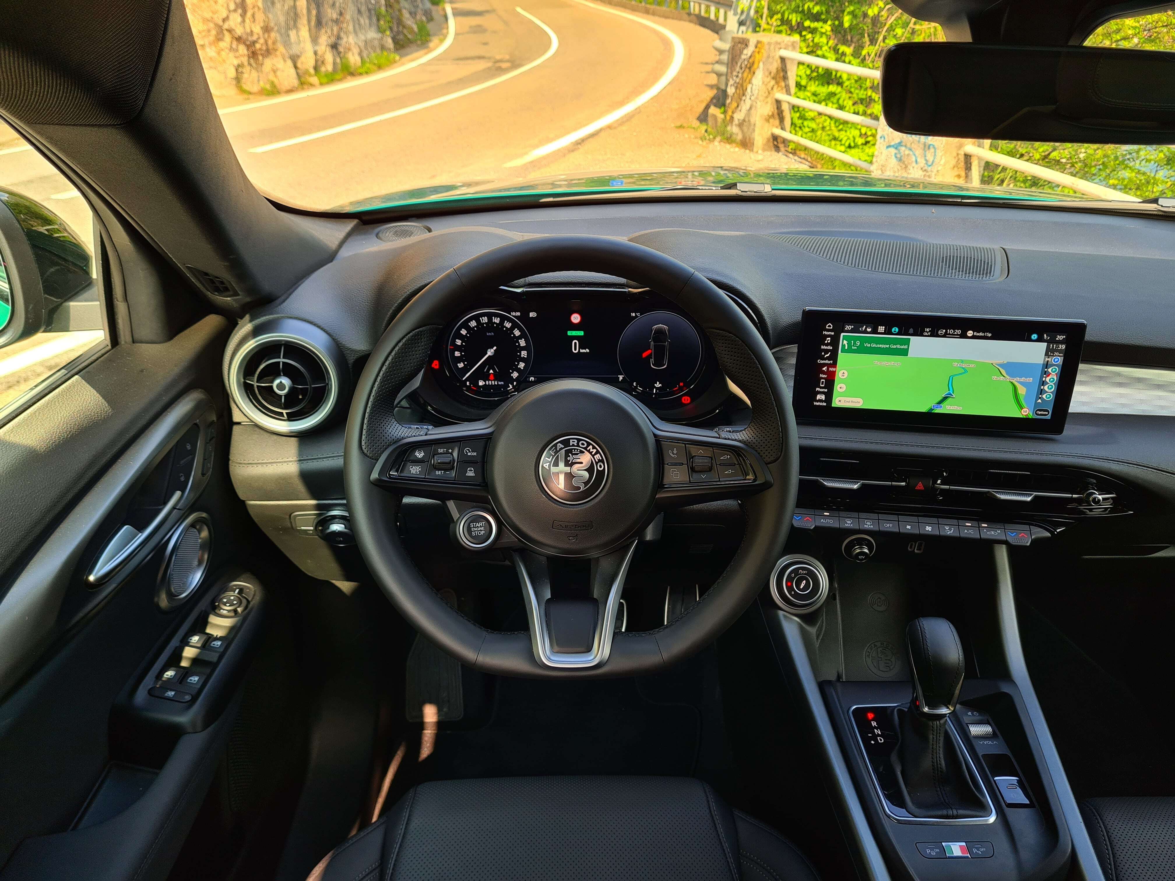 Alfa Romeo Tonale wnętrze