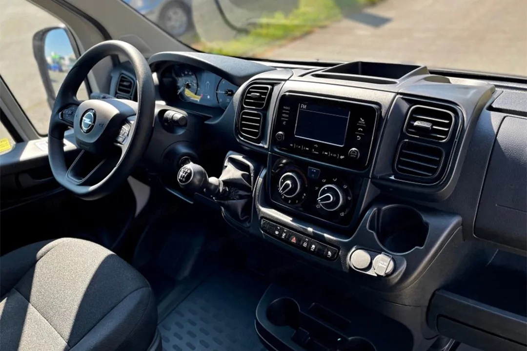 Opel Movano wnętrze
