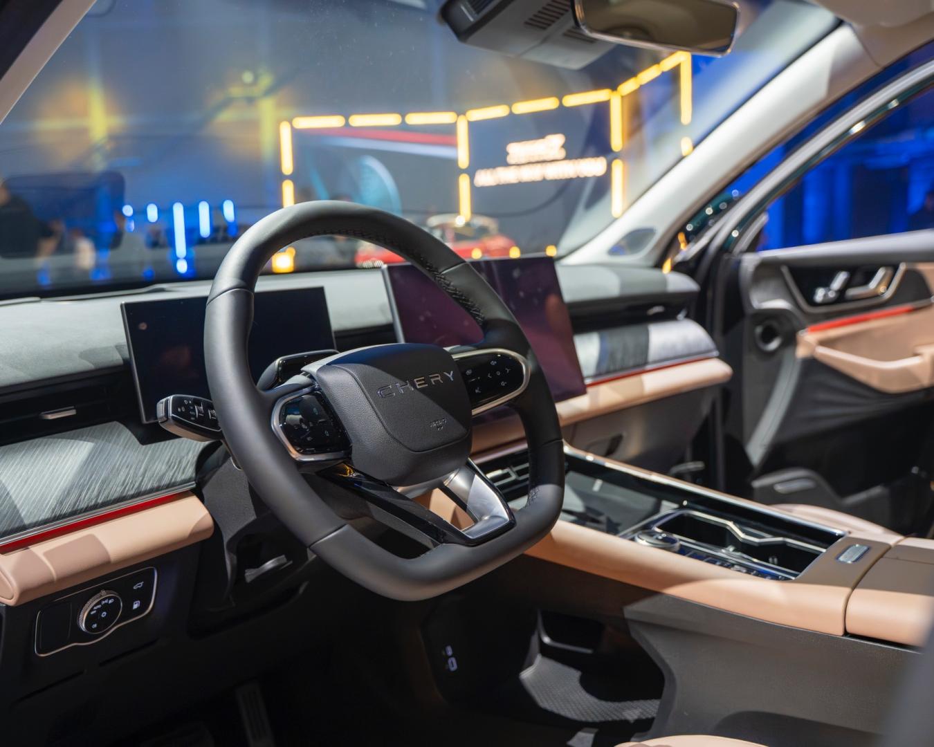 Chery Tiggo 9 wnętrze