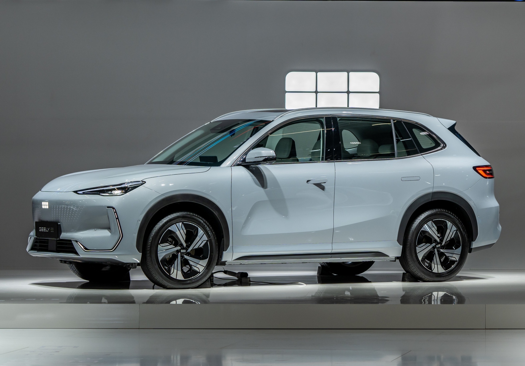 Geely EX5 sylwetka