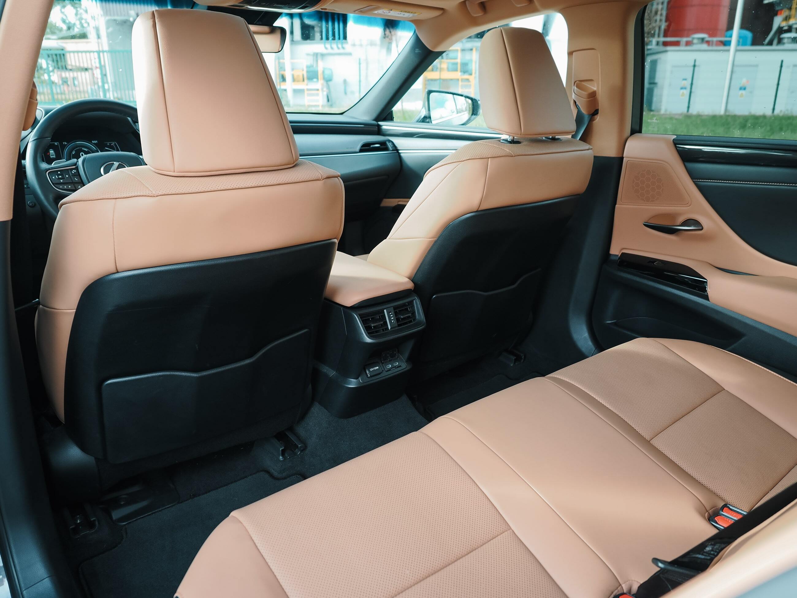 Lexus es 300h wnetrze fotele wykończenie