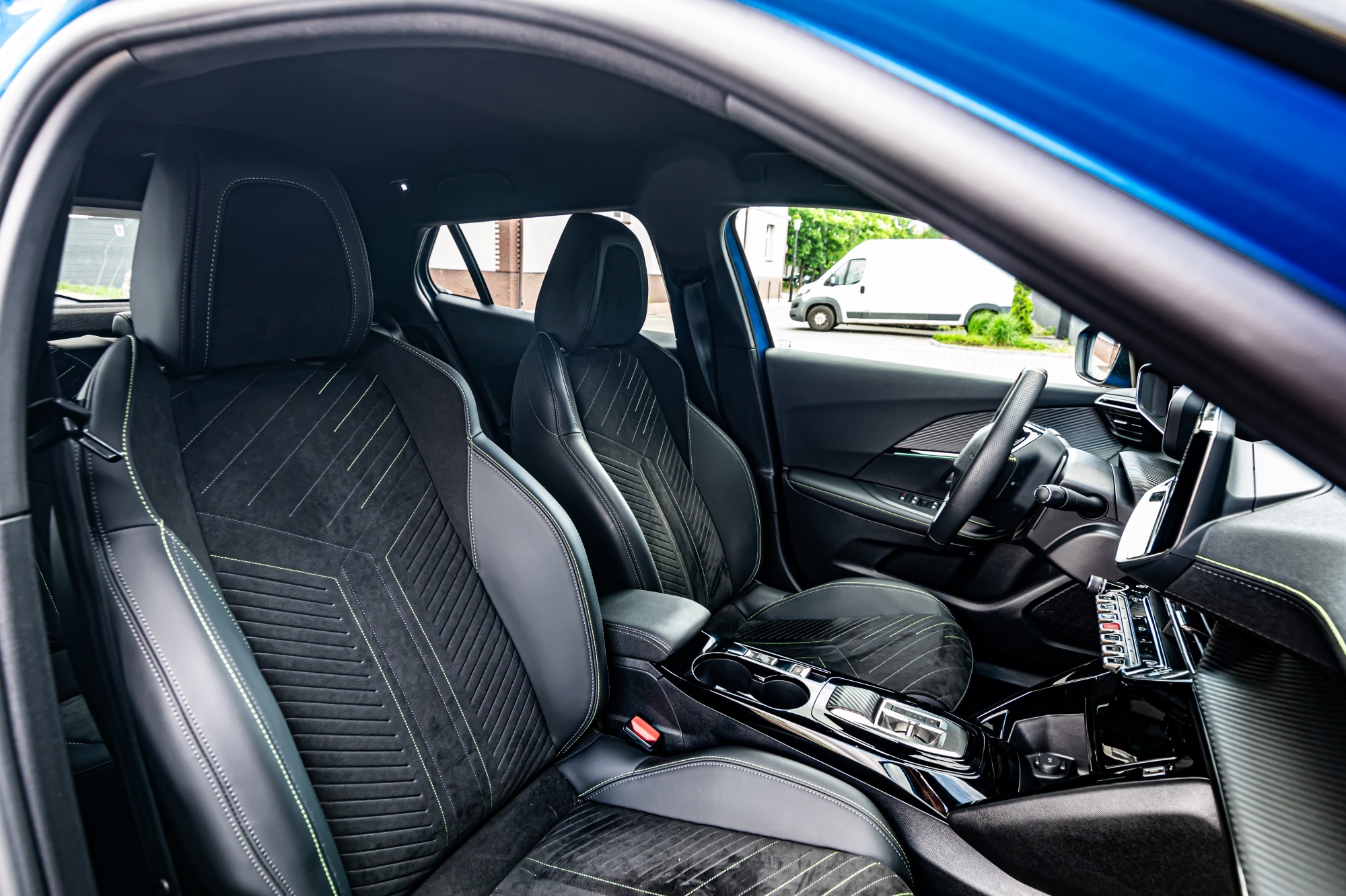 Peugeot e-2008 GT fotele
