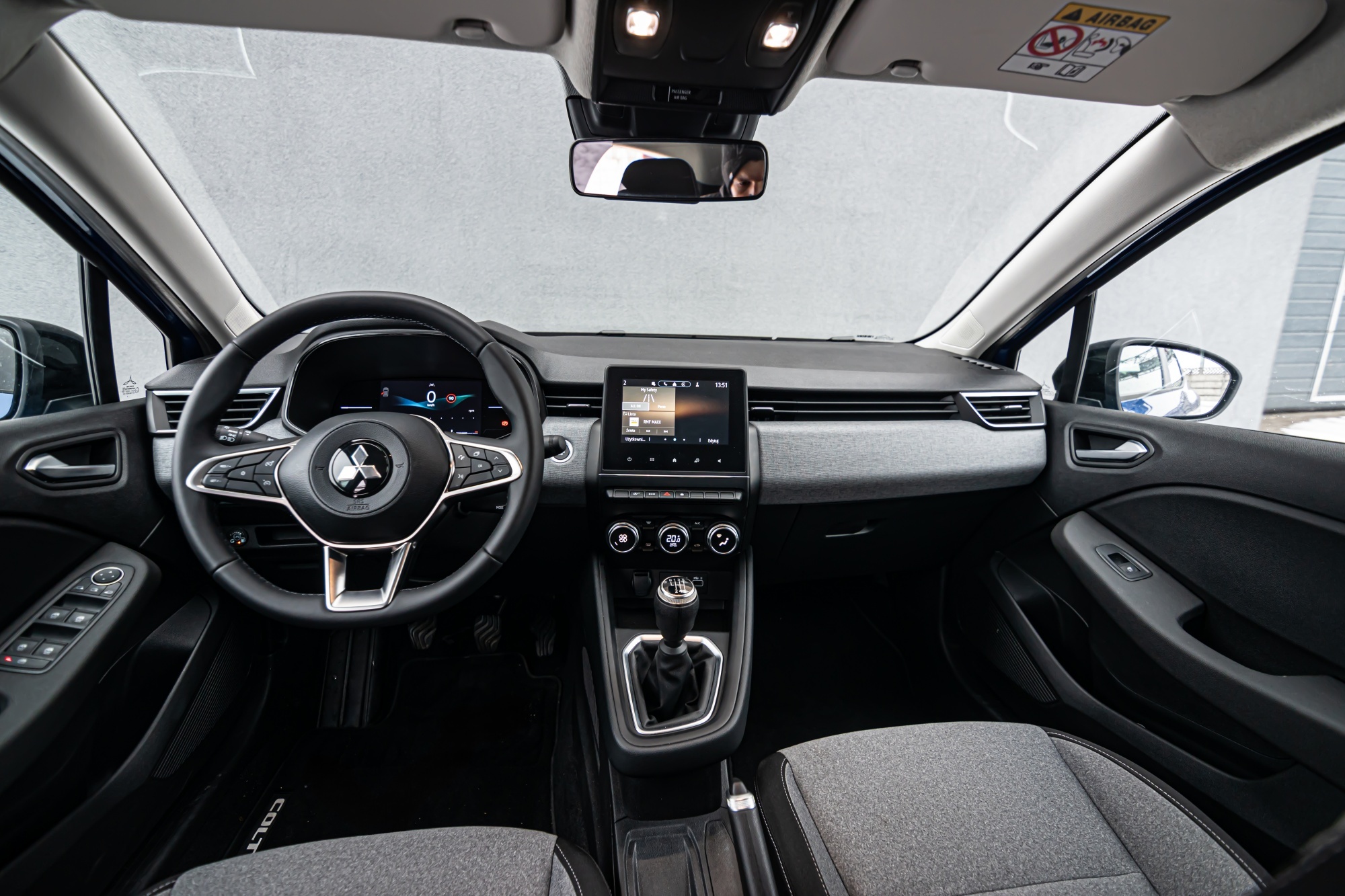 Mitsubishi Colt wnętrze