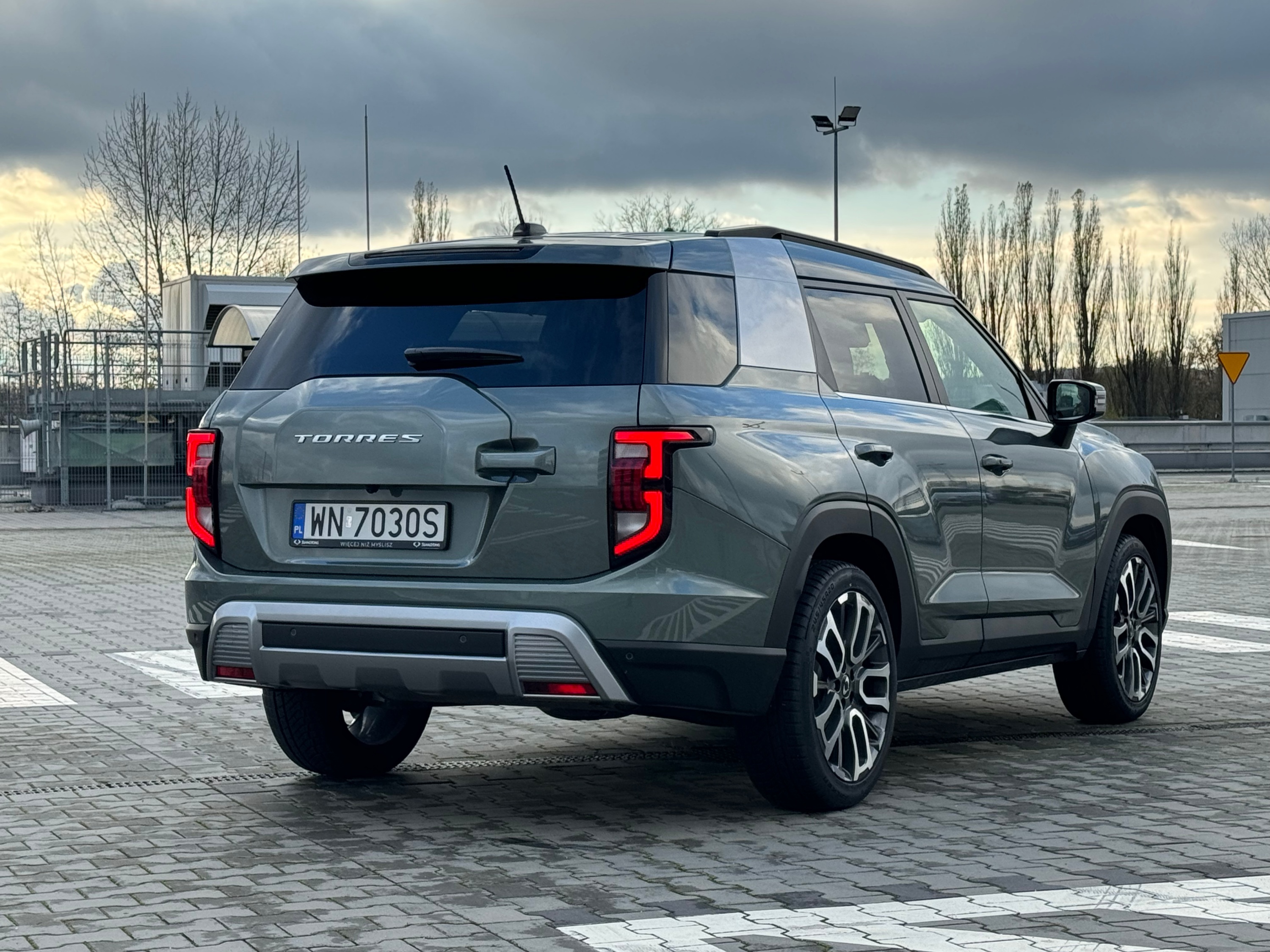SsangYong Torres tył
