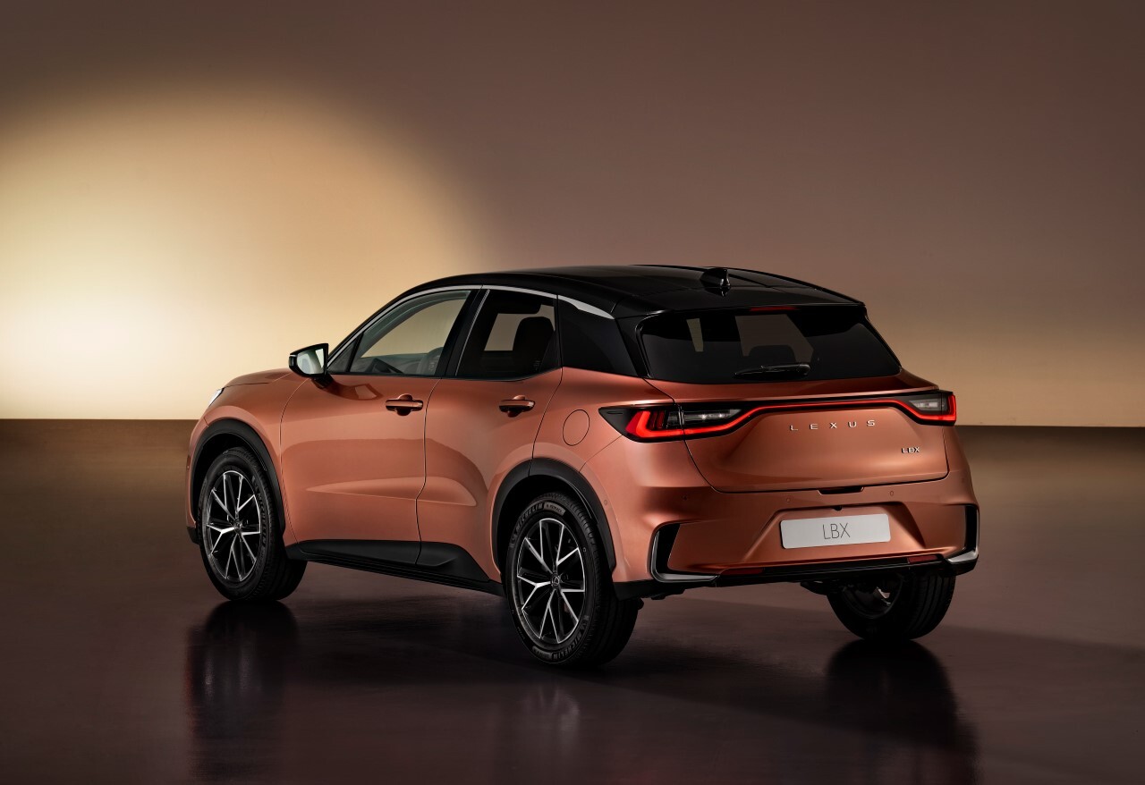 Lexus LBX tył