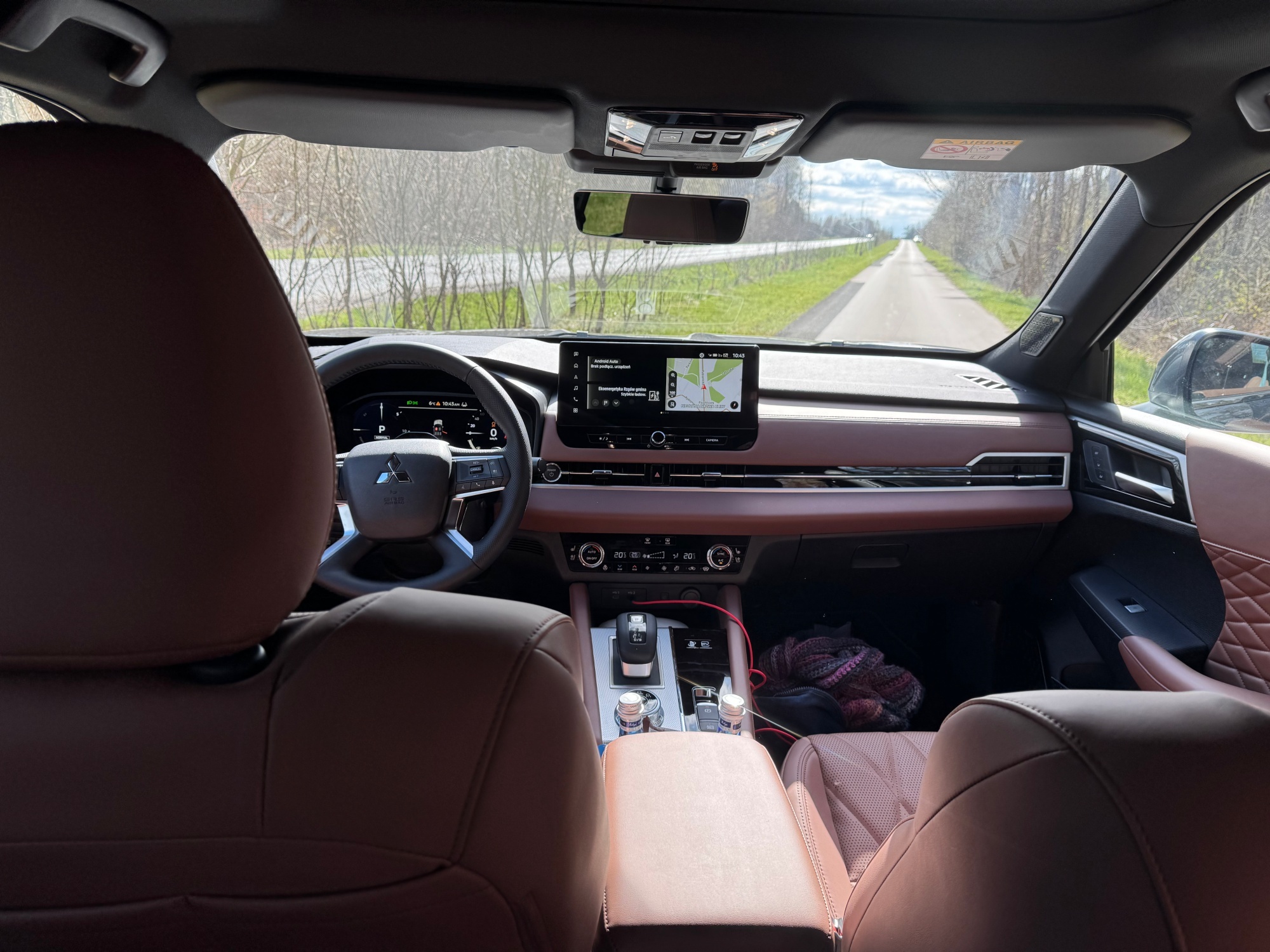 Mitsubishi Outlander PHEV 2025 wnętrze