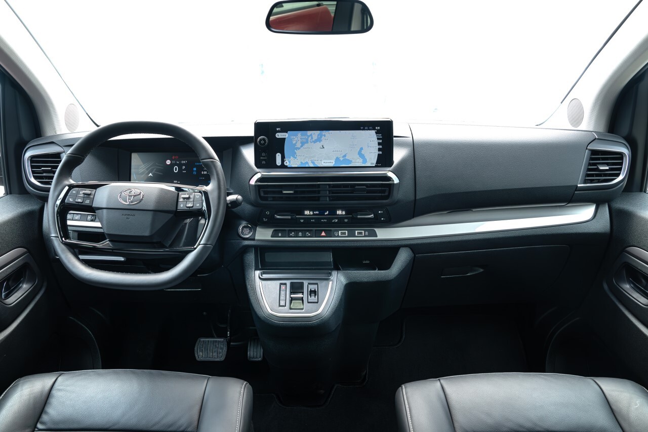 Toyota Proace Verso wnętrze