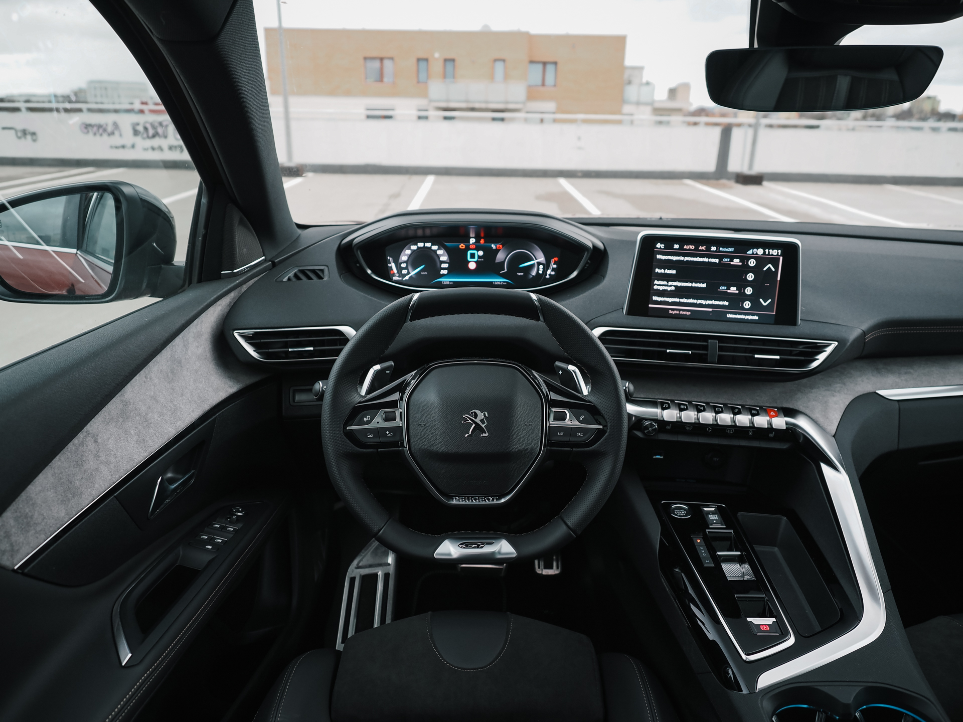 Peugeot 5008 2 generacji wnętrze