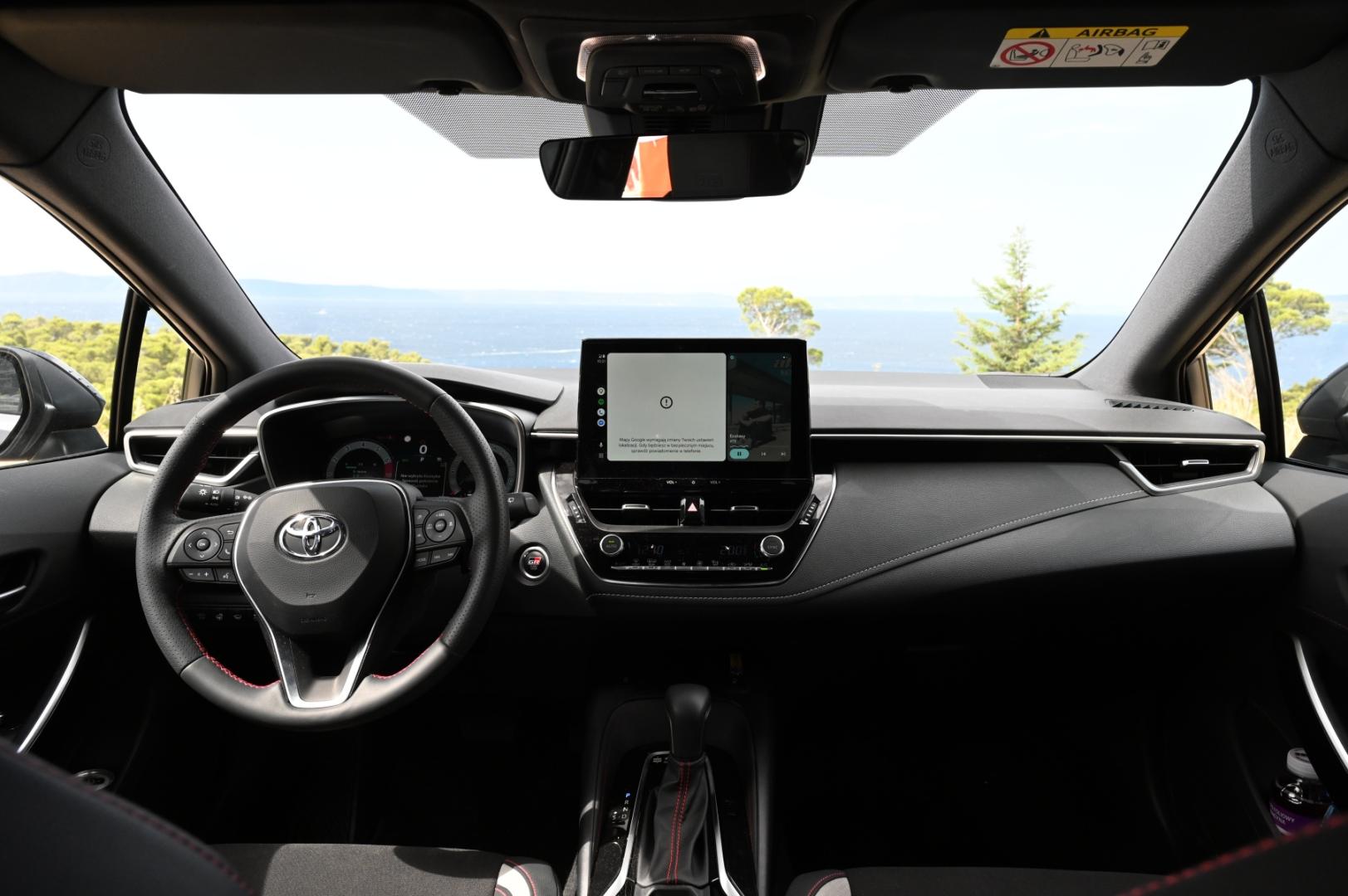 Toyota Corolla GR SPORT Kombi wnętrze