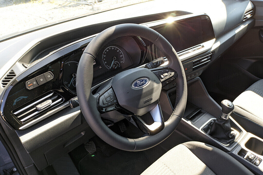 Ford Tourneo Connect wnętrze