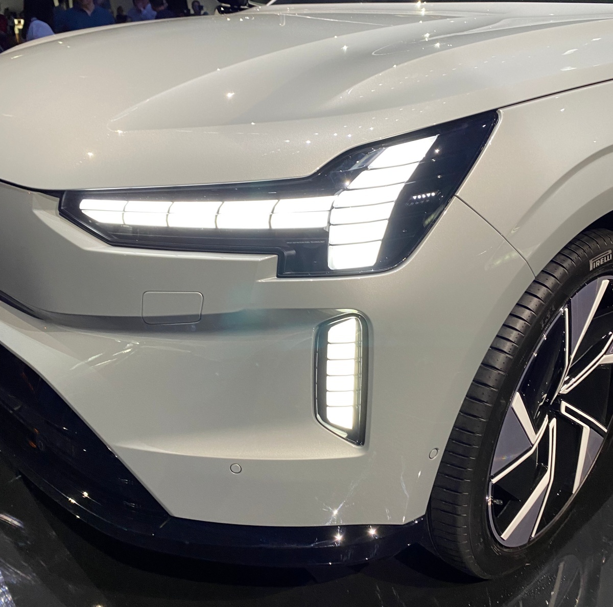 Volvo EX90 lampa