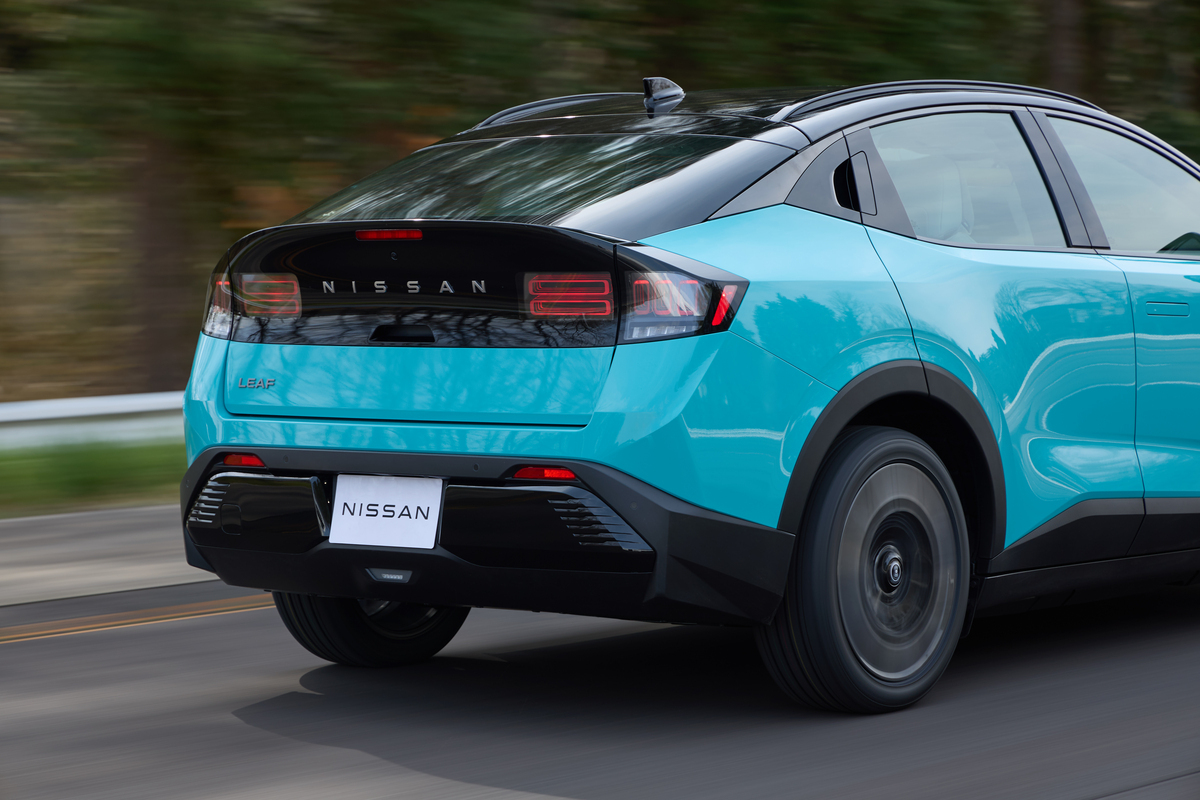 Nissan leaf 2026 tylne lampy