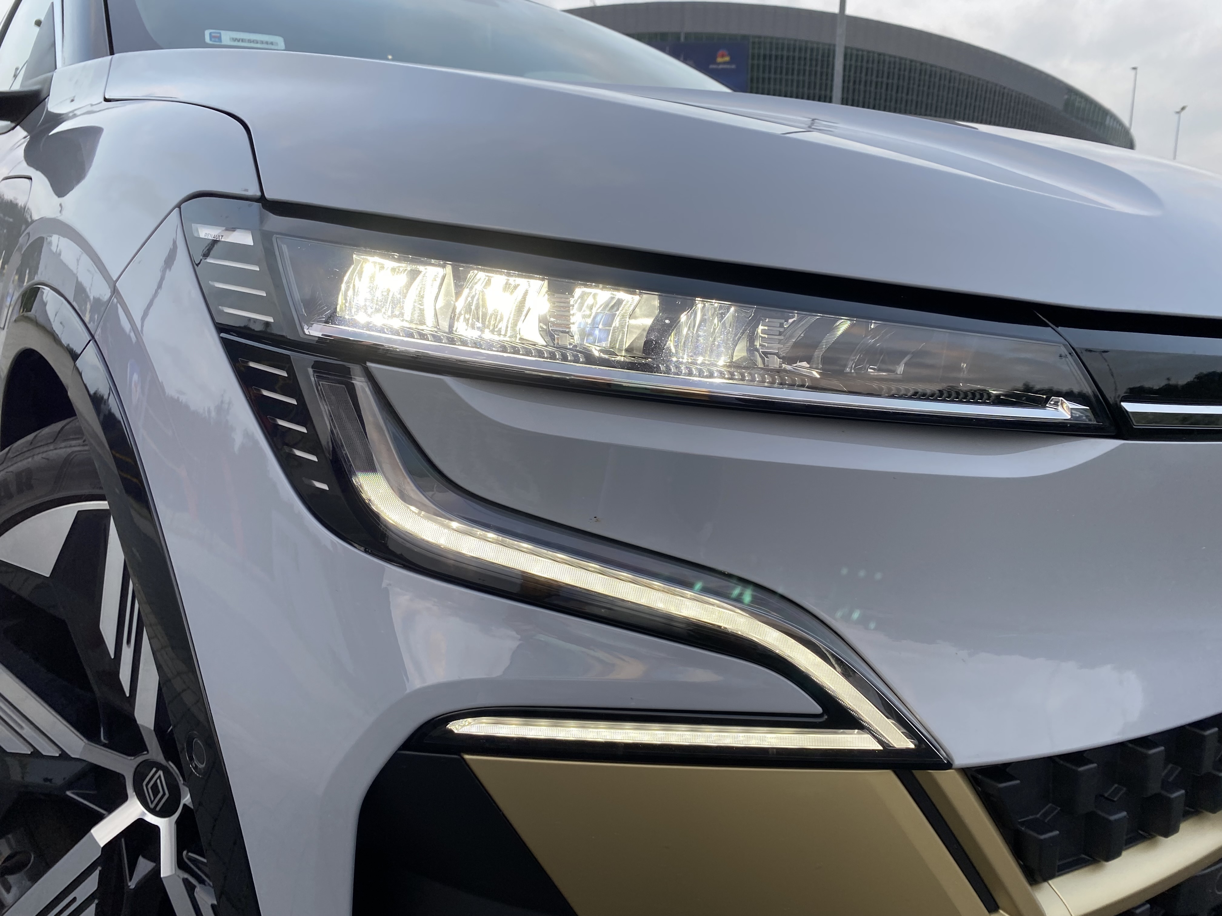 Megane E-Tech przednia lampa