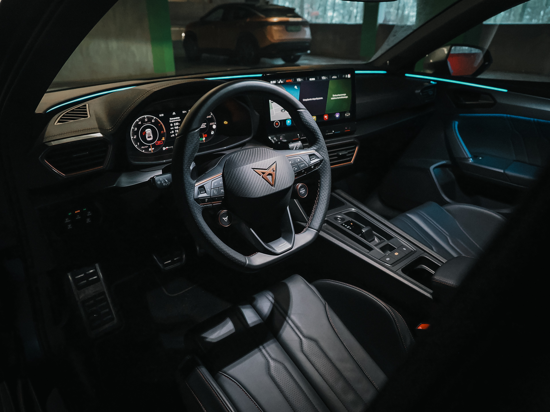 Cupra Leon wnętrze kierownica