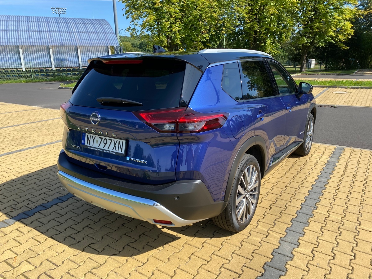 X-Trail tył