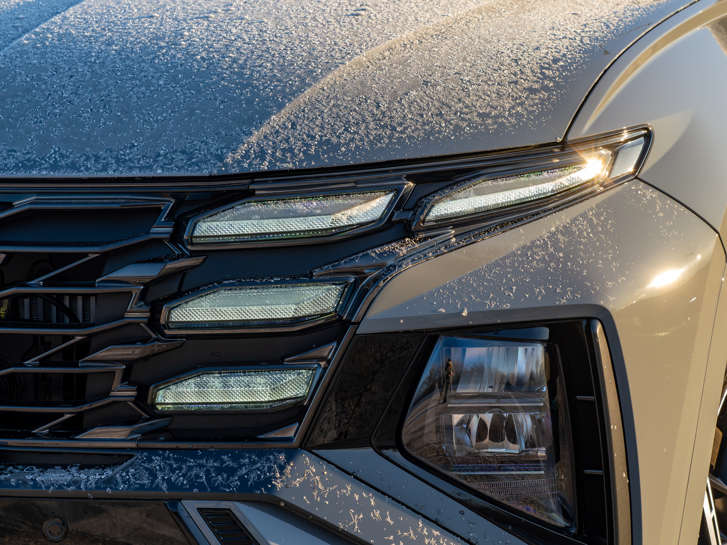 Hyundai Tucson po liftingu PHEV, nowe światła - skrzydła