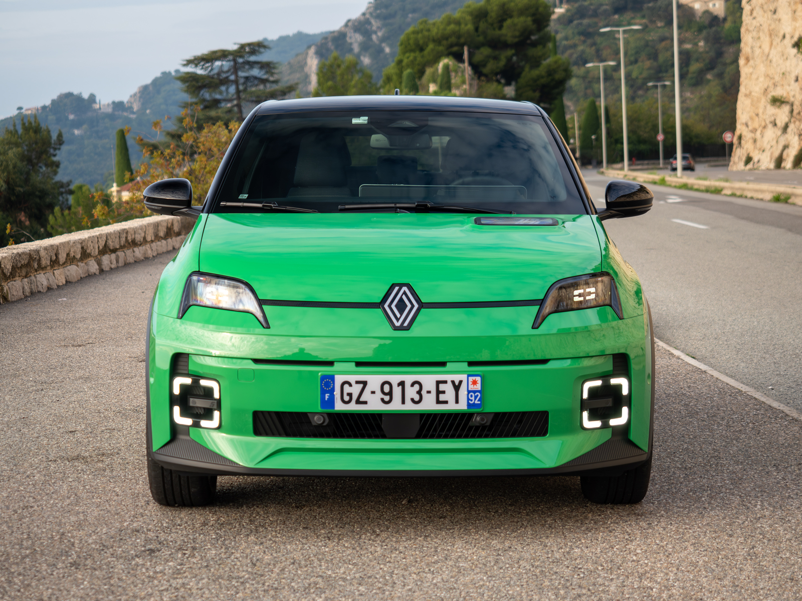 Test samochodu Renault 5 z silnikiem elektrycznym - wszystko co musisz o nim wiedzieć