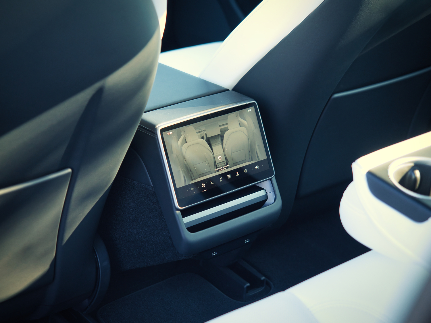 Tesla Model 3 ekran komputera