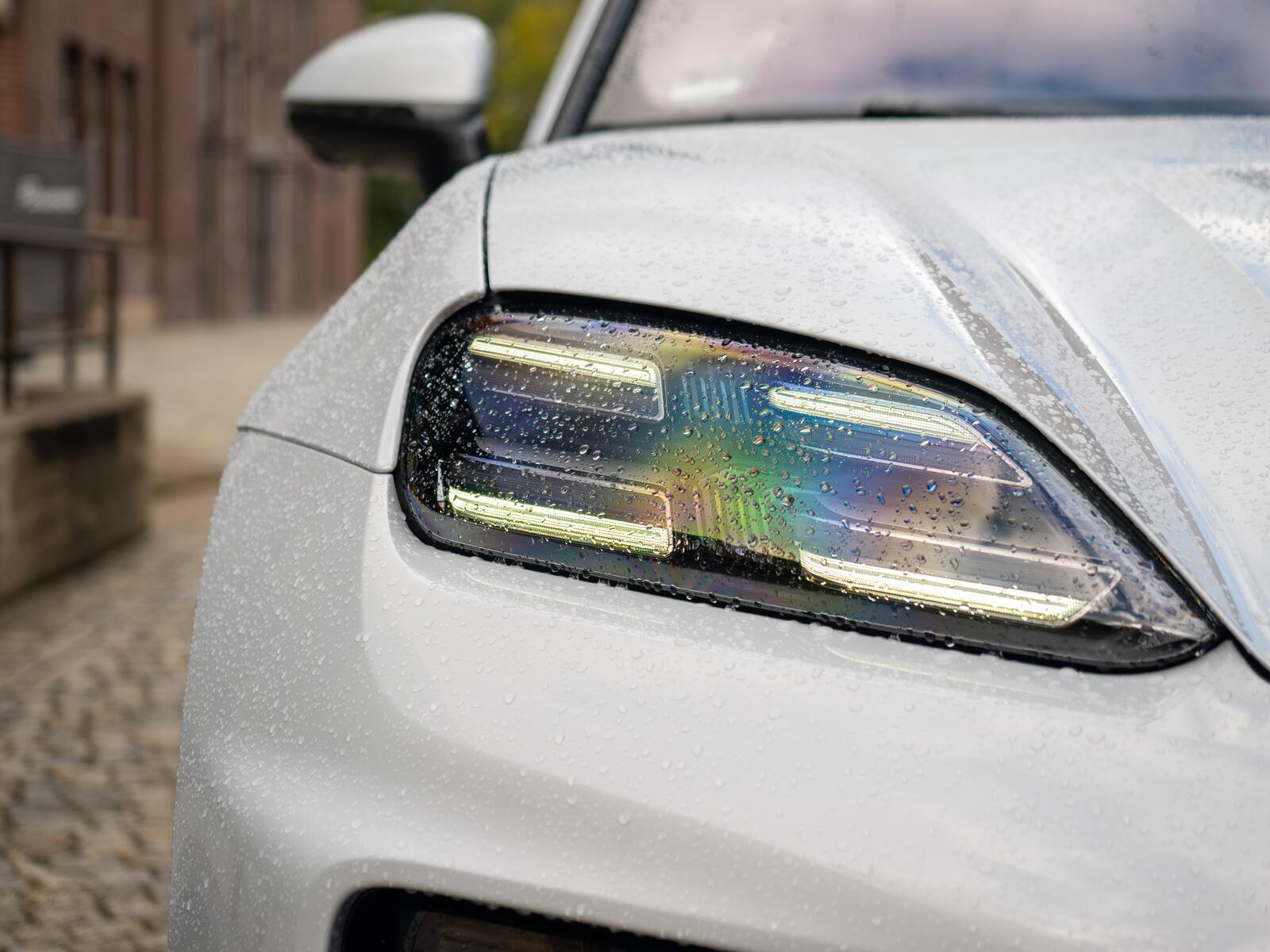 Relektor nowe Porsche Macan elektryczny