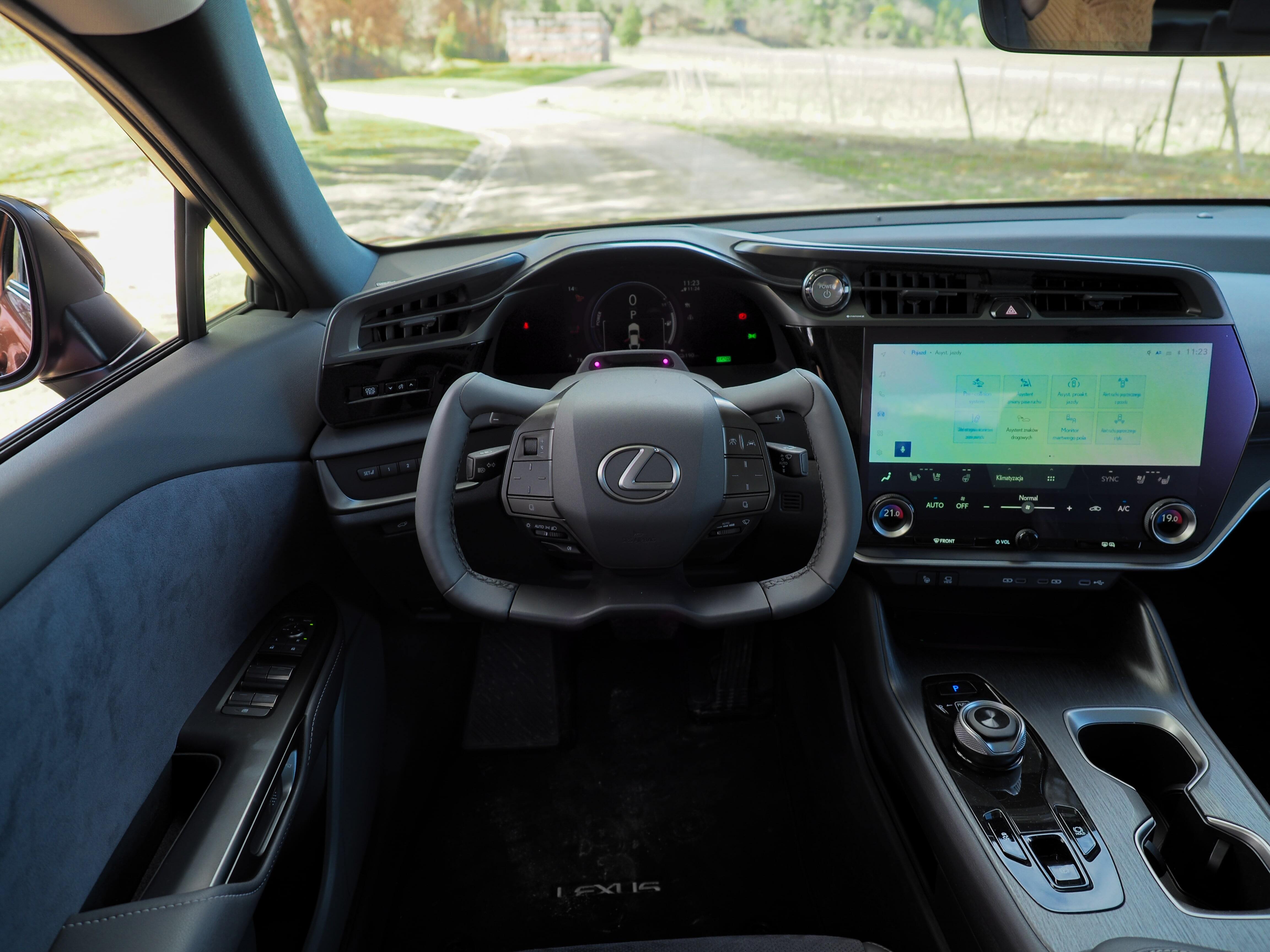 Lexus RX 2023 wnętrze