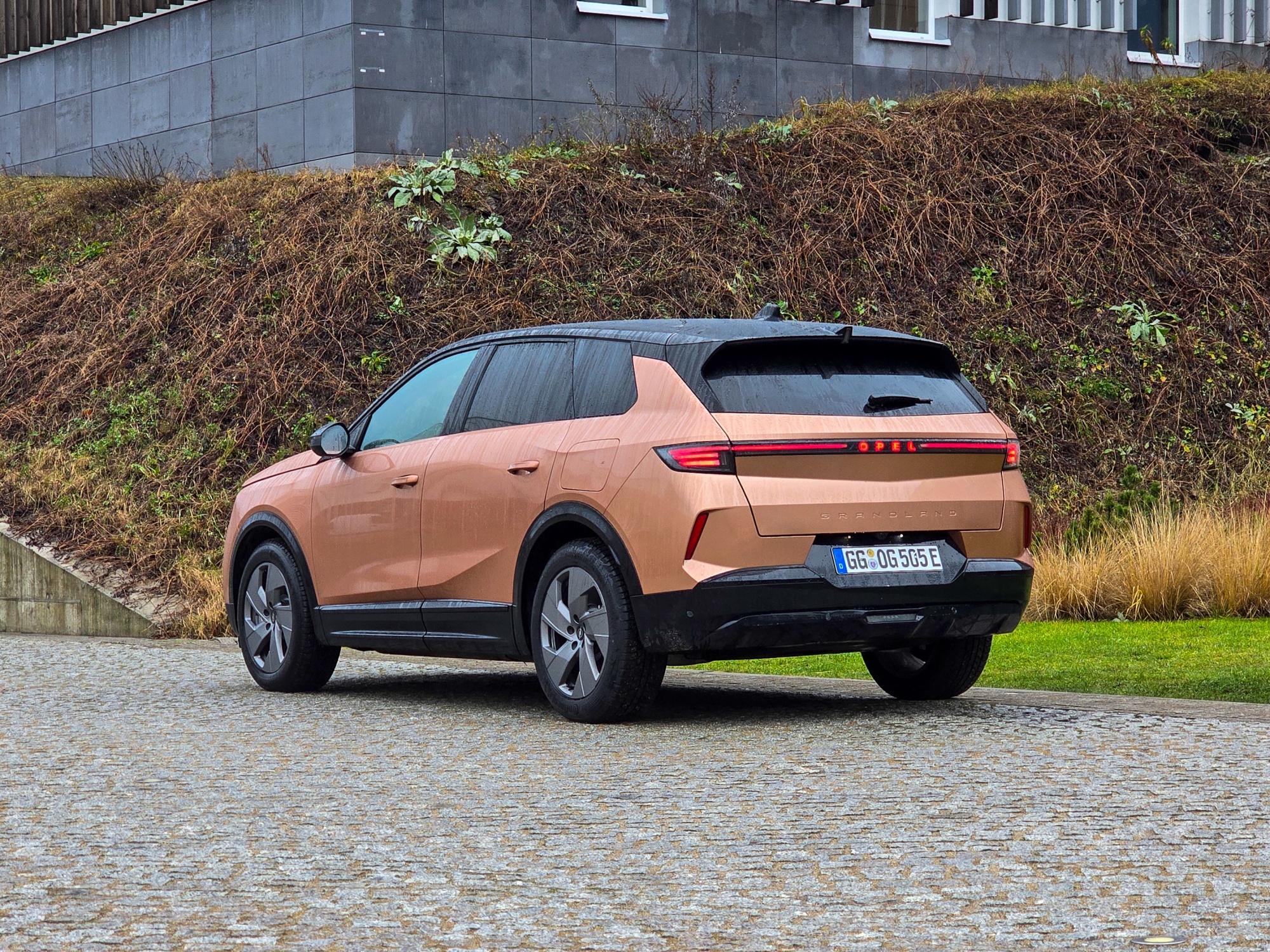 Opel Grandland tył