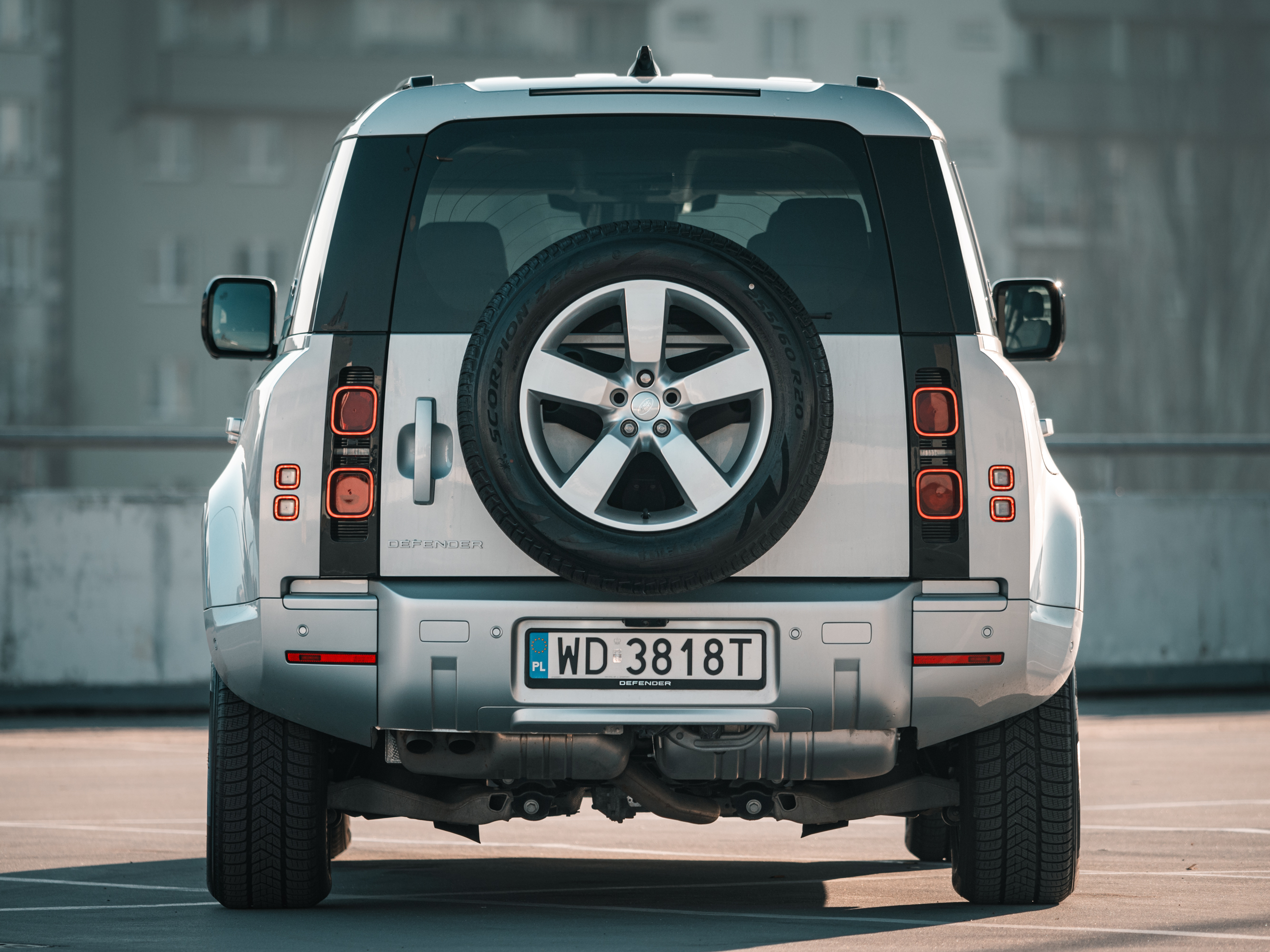 Land Rover Defender 110 tył